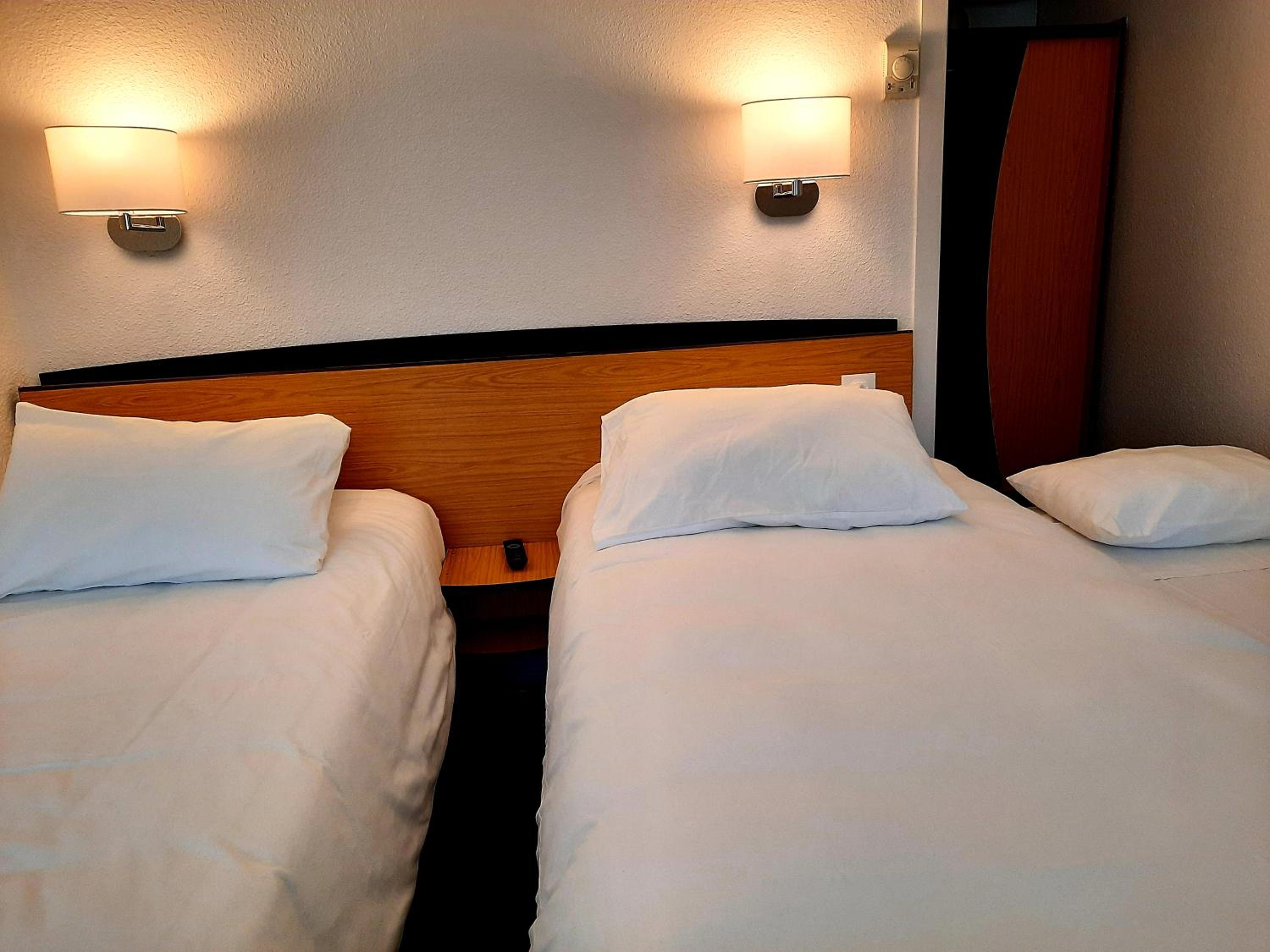Triple Room (2 Single Beds + 1 Junior Bed)