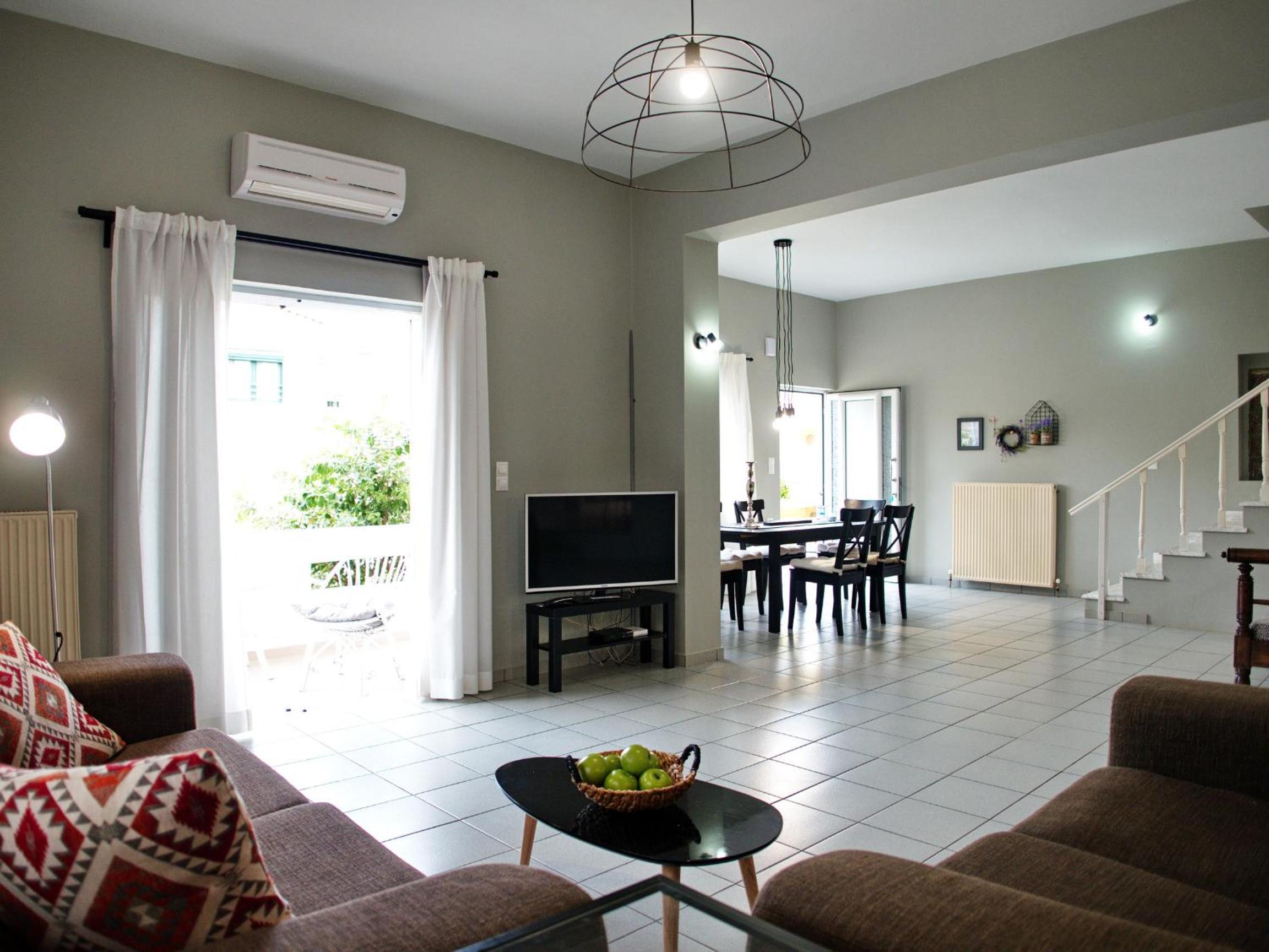 Three-Bedroom House photo 3