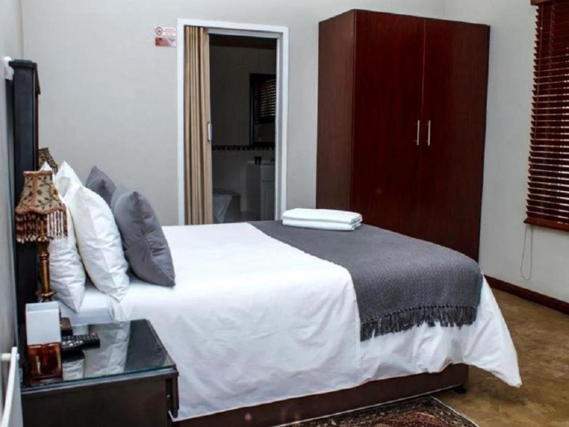 Standard Double Room - Photo 2