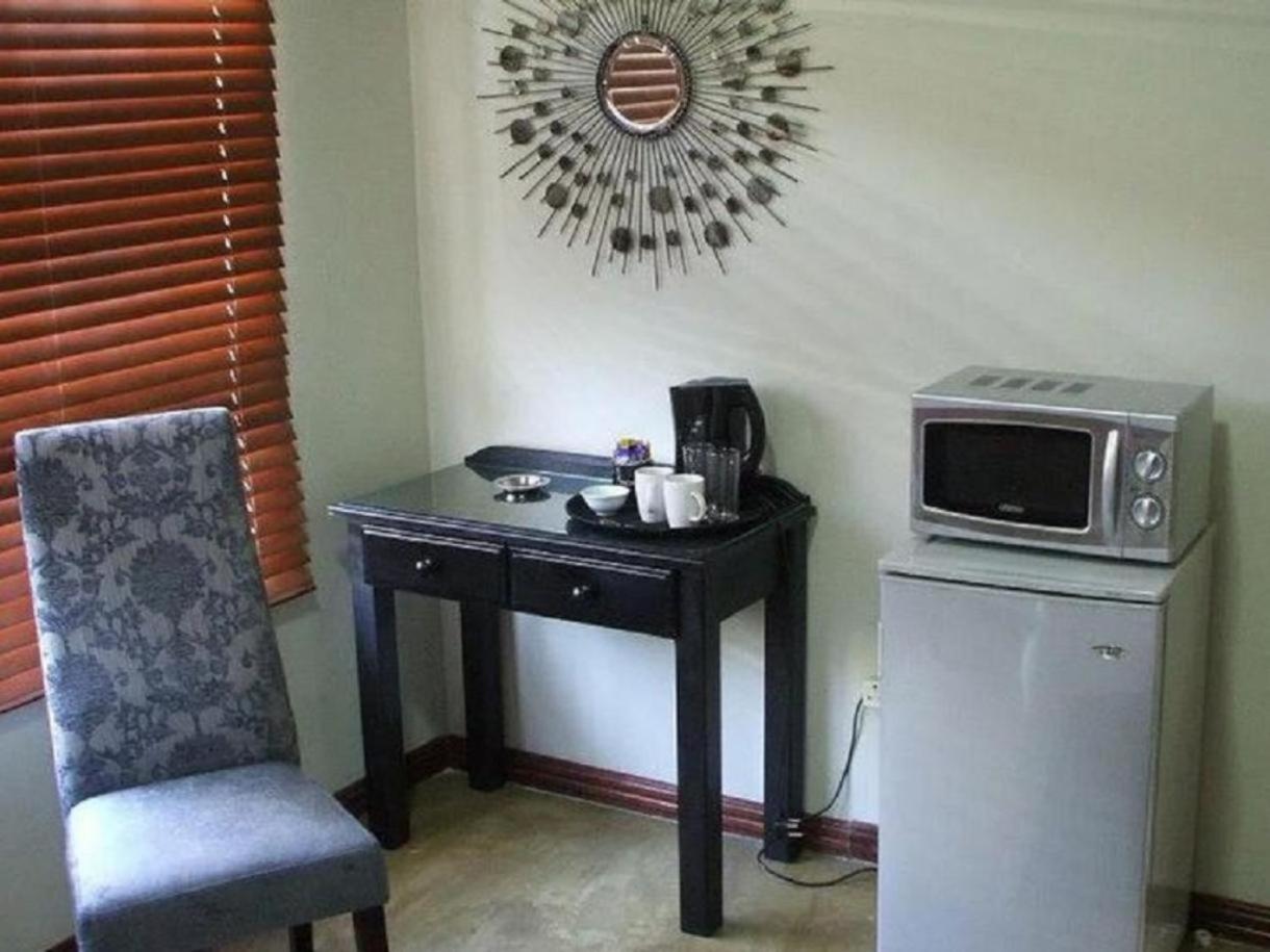 Standard Double Room - Photo 7