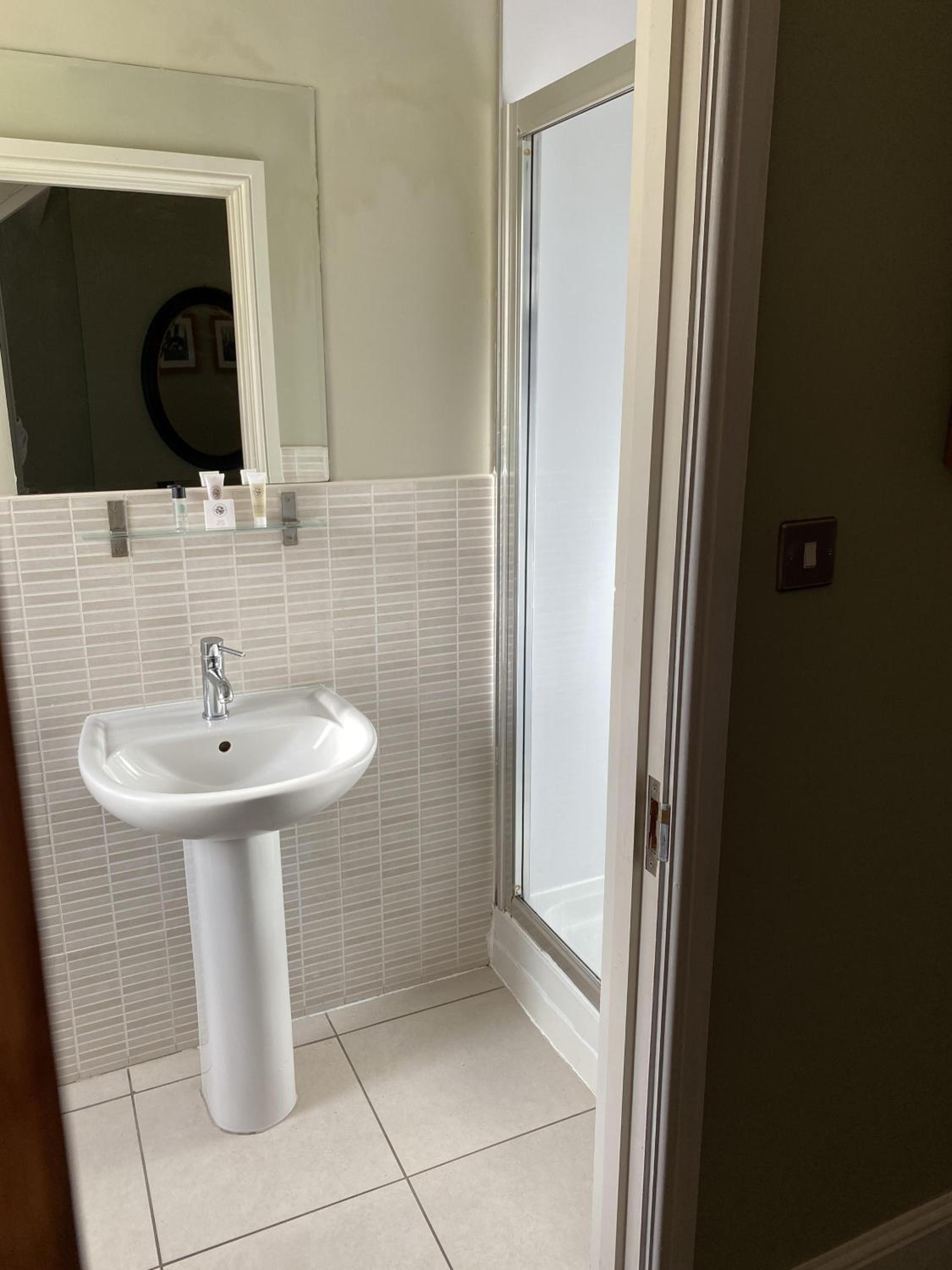 Large Double or Twin Room photo 3