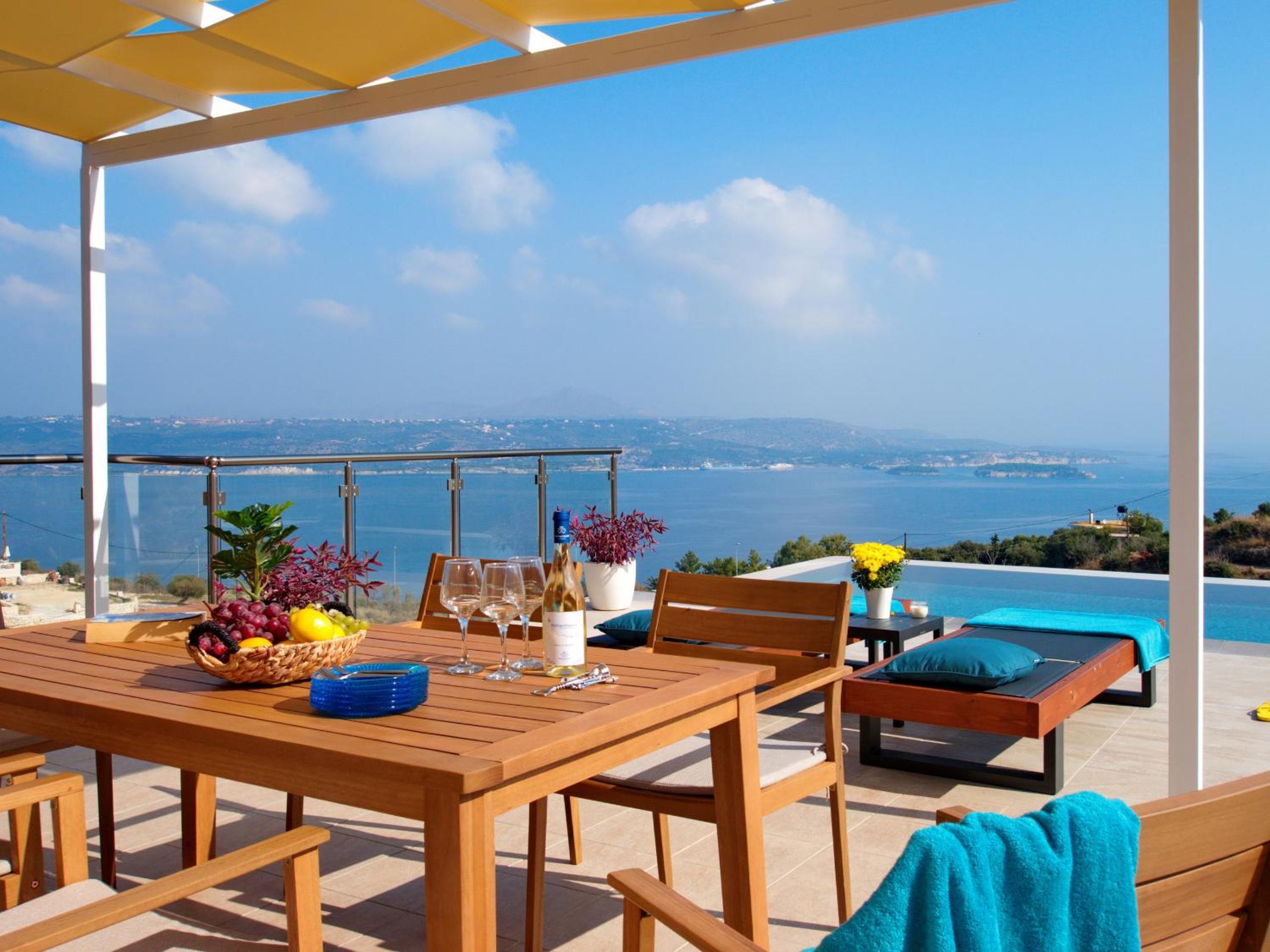 Villa photo 2