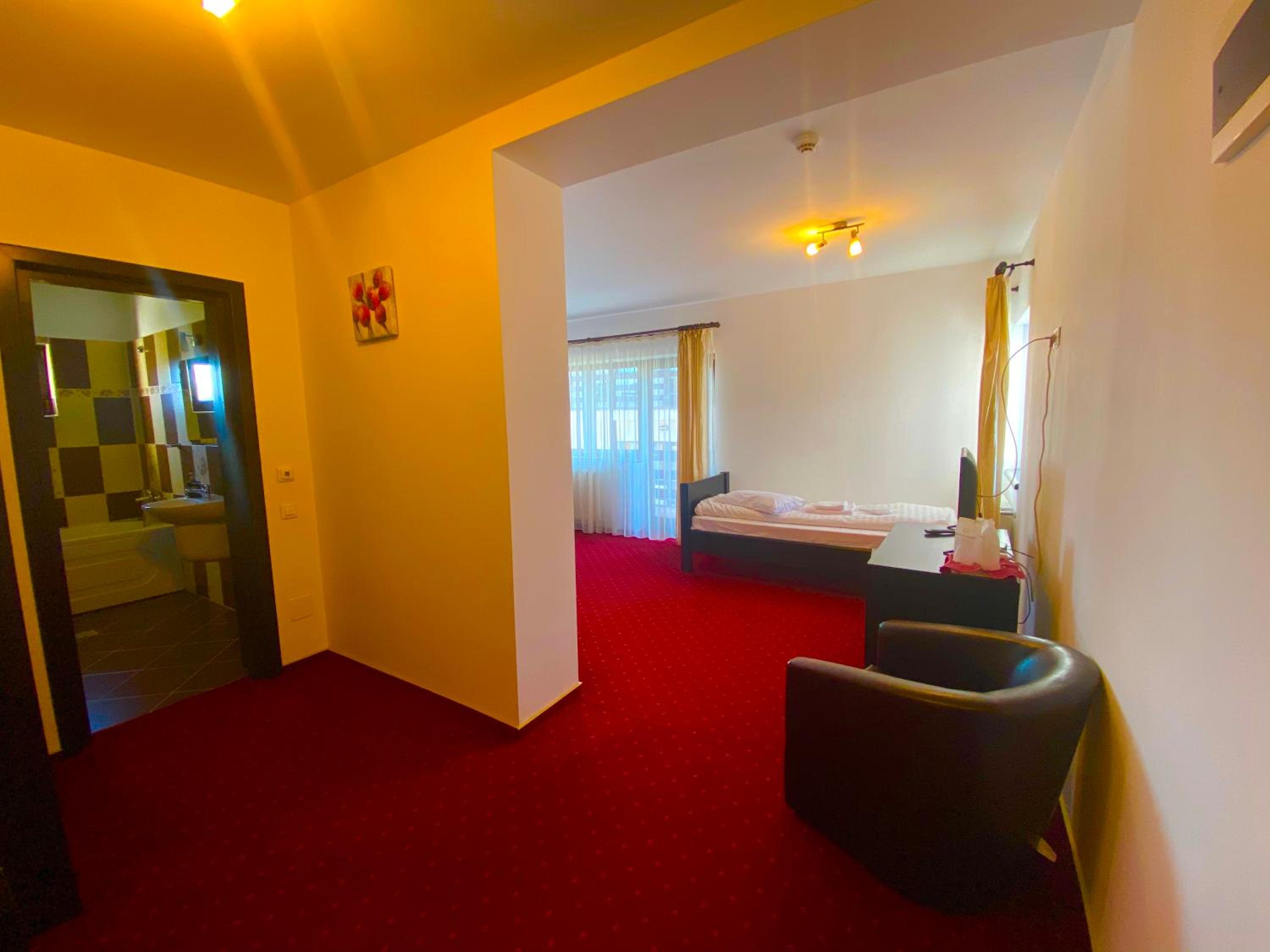 Double Room with Extra Bed photo 2