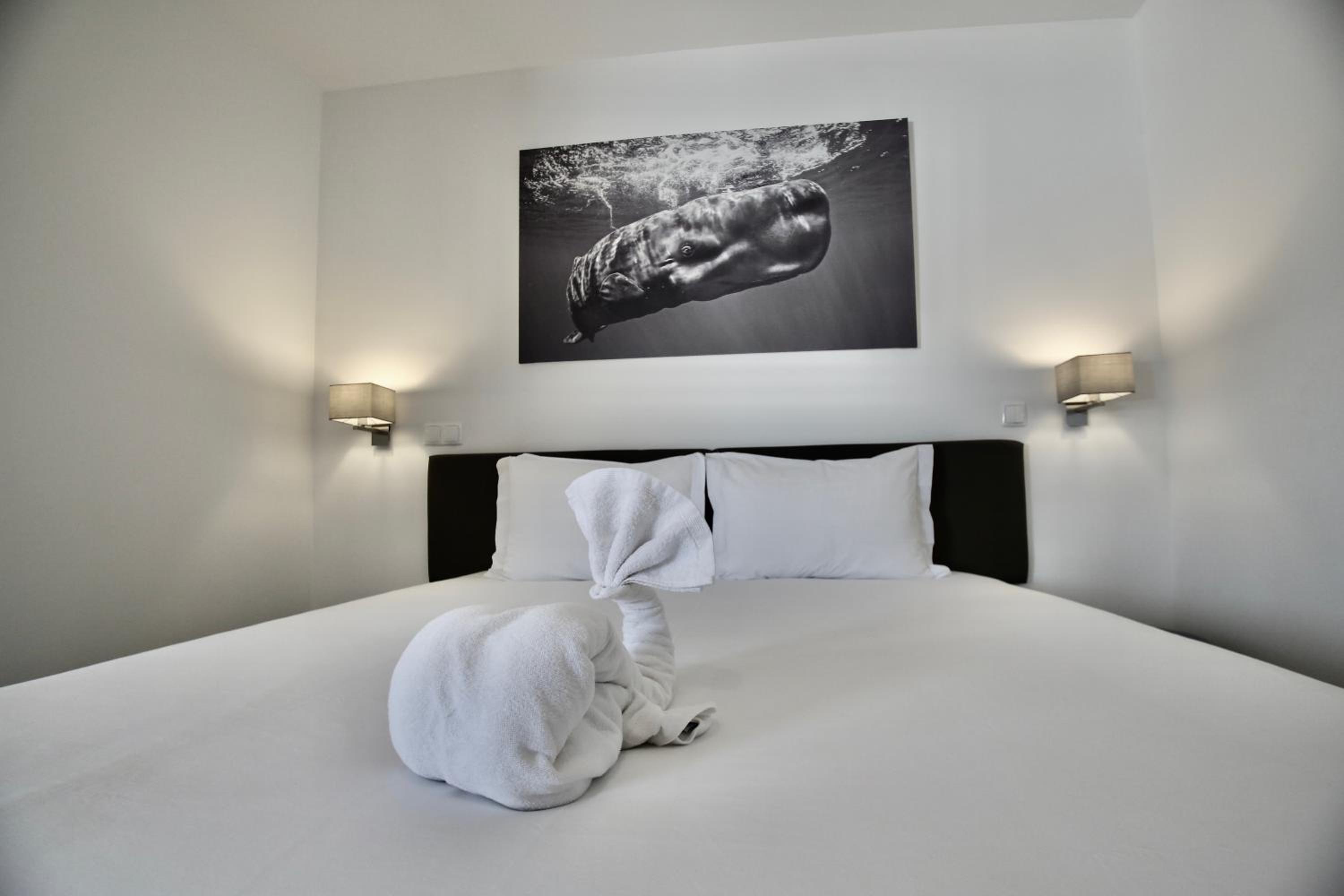 Double or Twin Room with Side Sea View