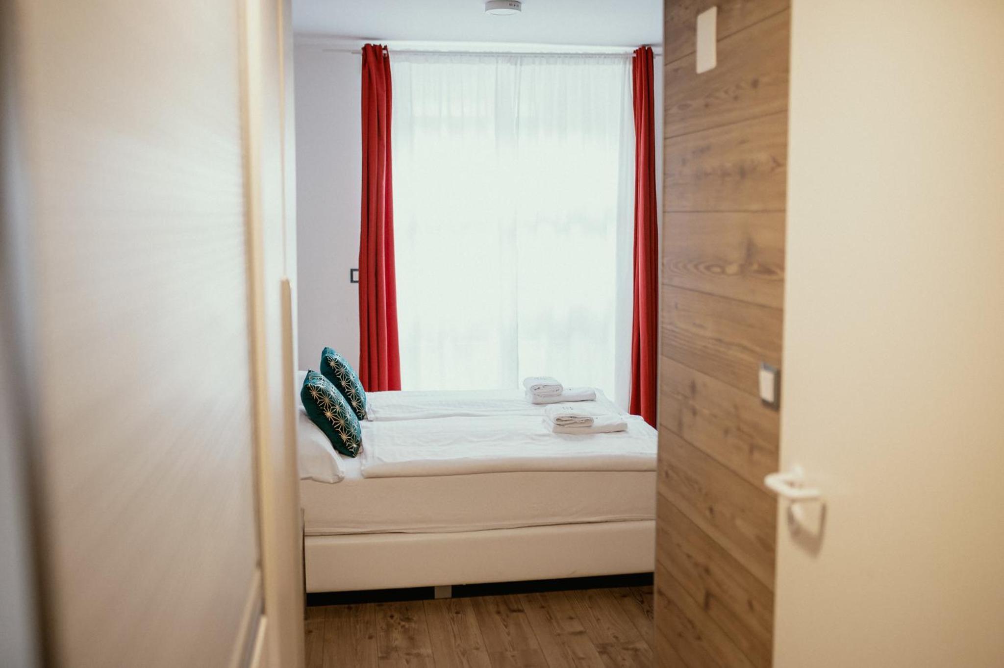 Studio Apartment - Basement - Photo 5