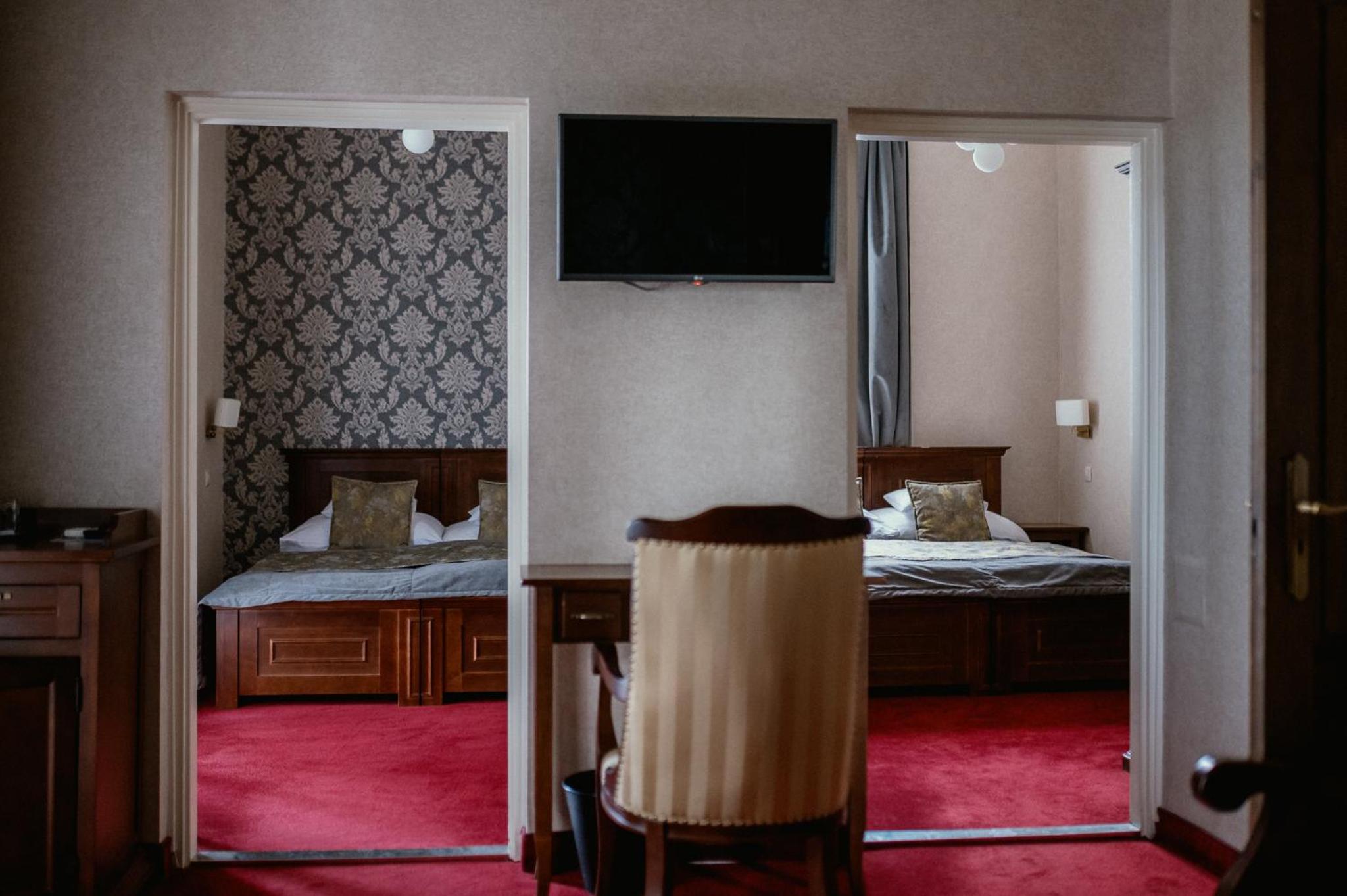 Two-Bedroom Suite with Terrace - Photo 3