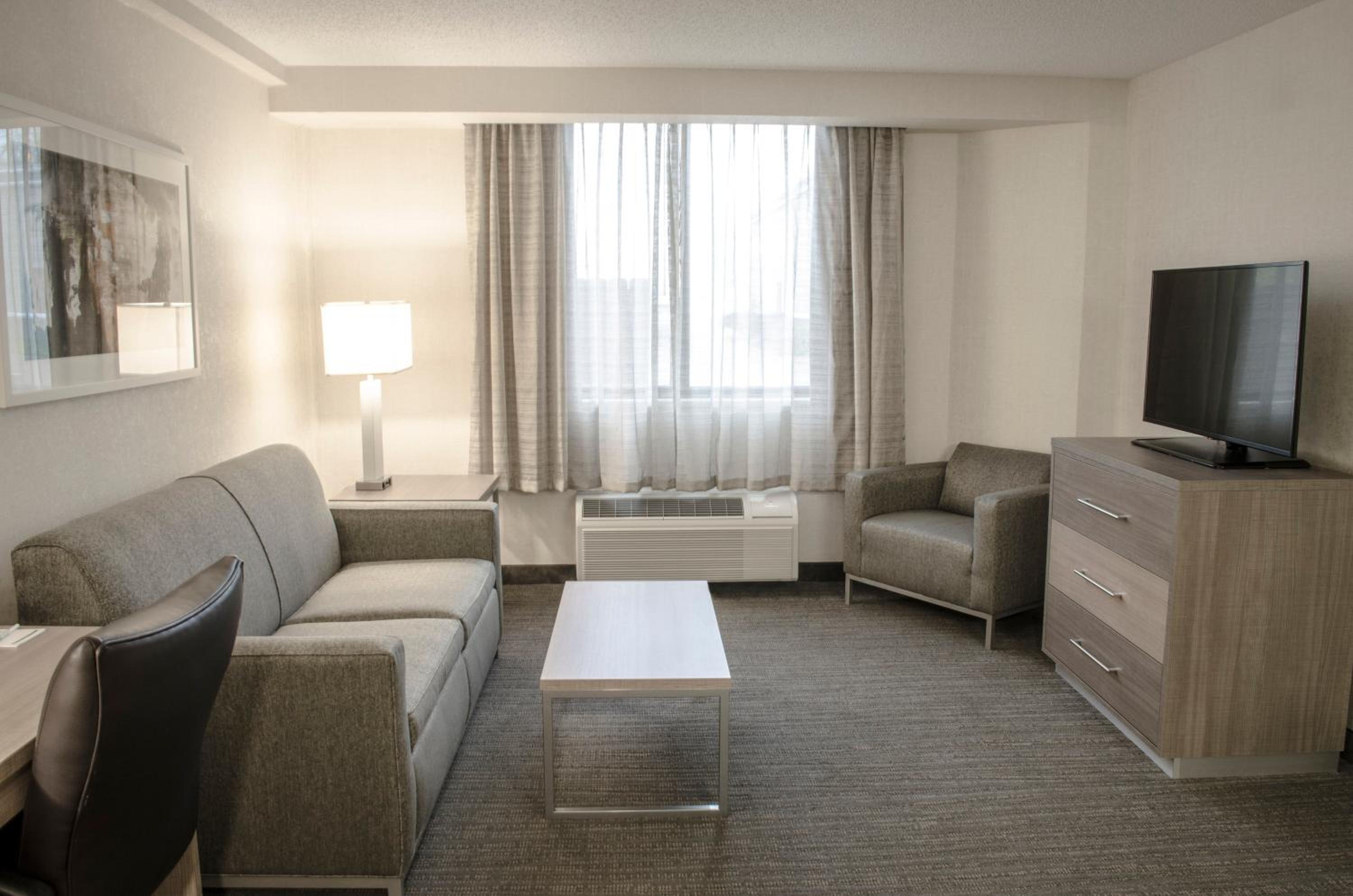 One-Bedroom King Suite - Photo 4