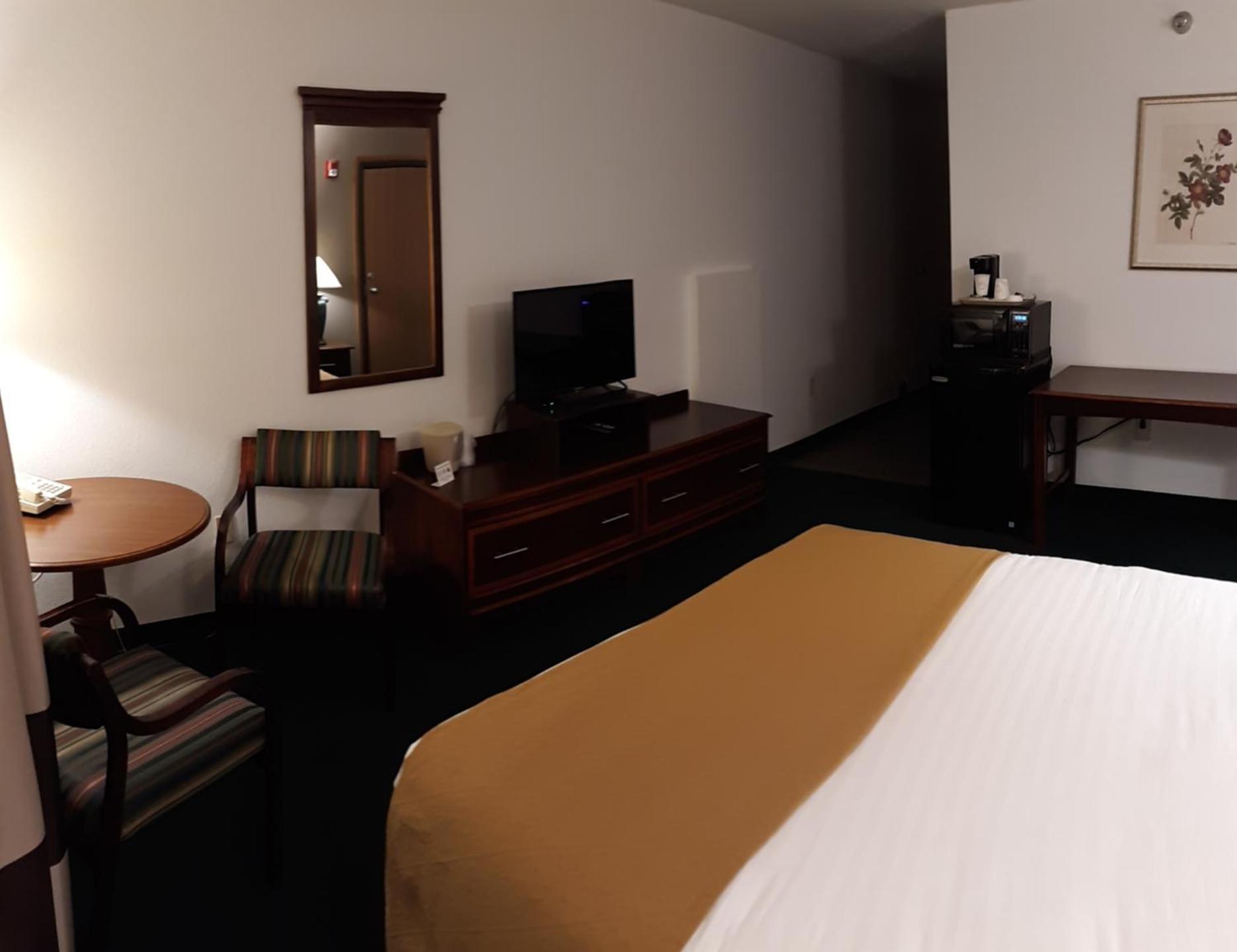 Queen Room - Disability Access photo 3