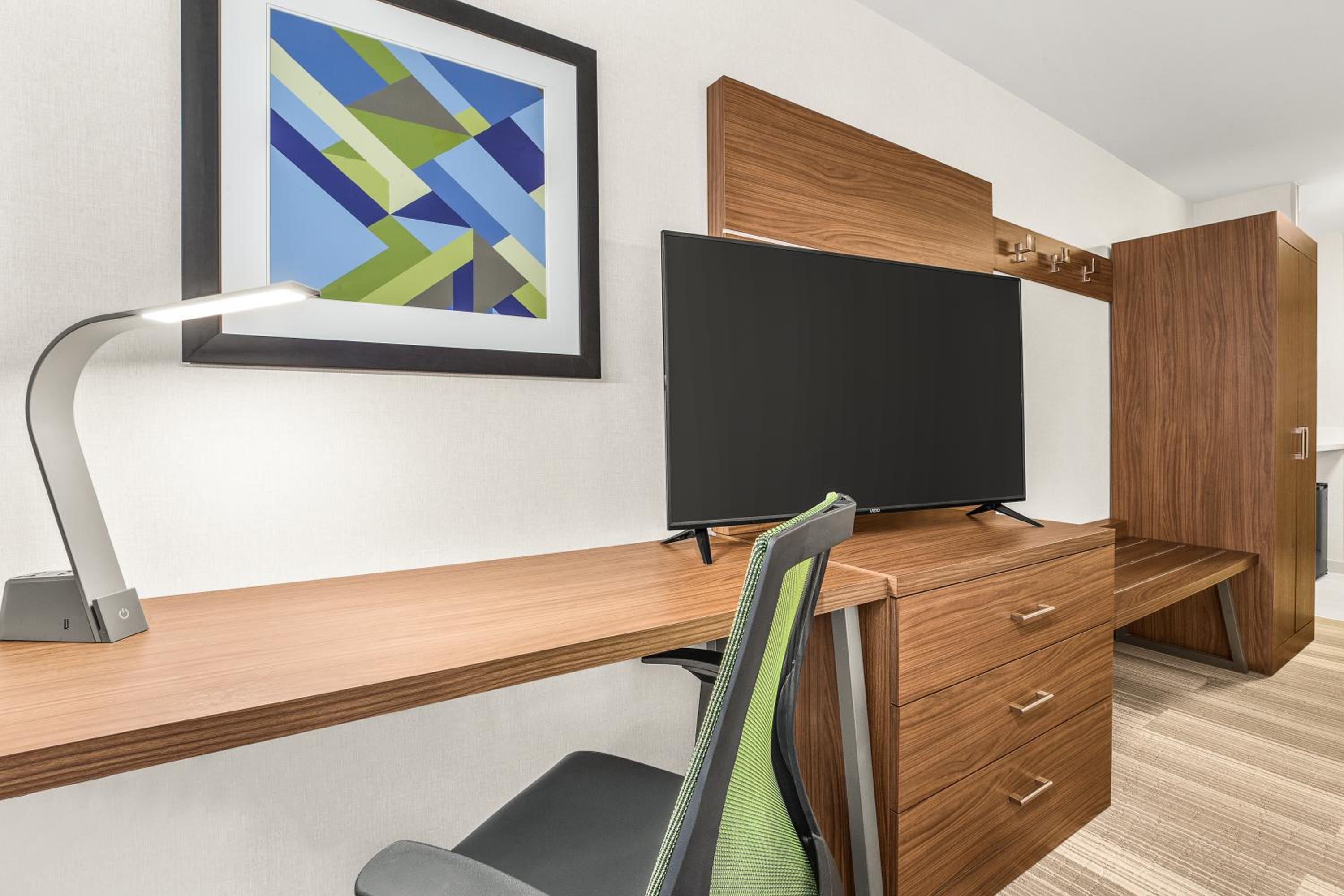 Standard King Room photo 1