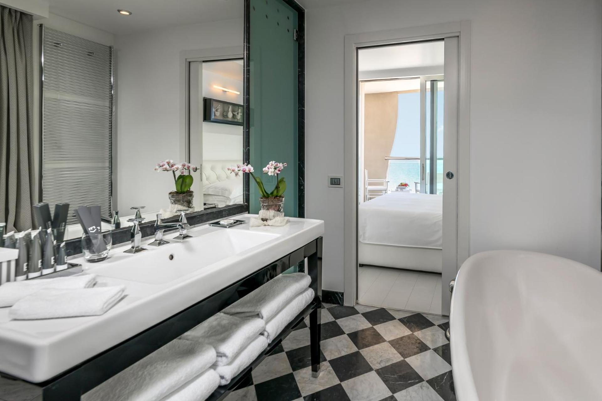 Superior Suite - Photo 8