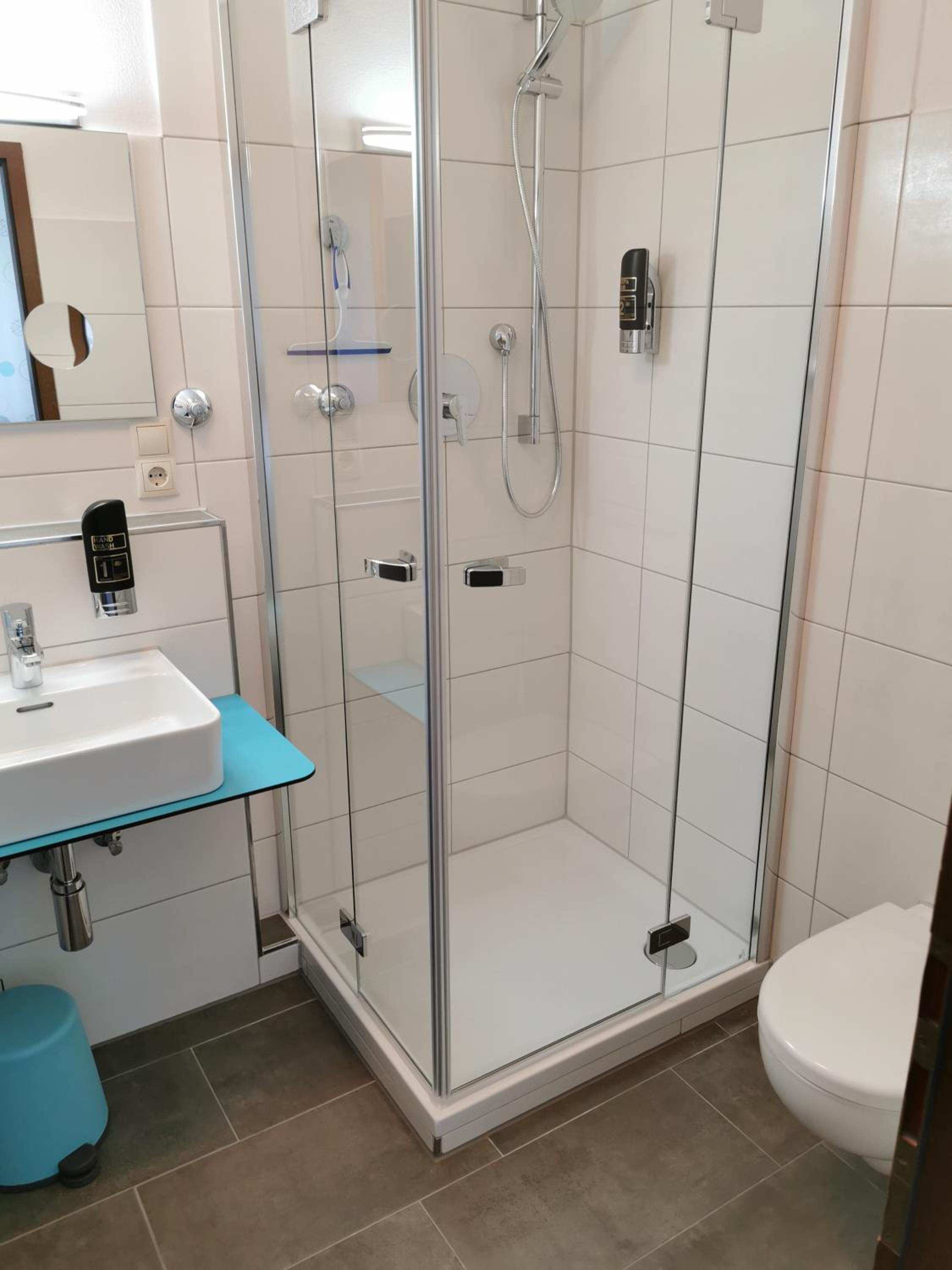 Double Room with Balcony - Photo 3