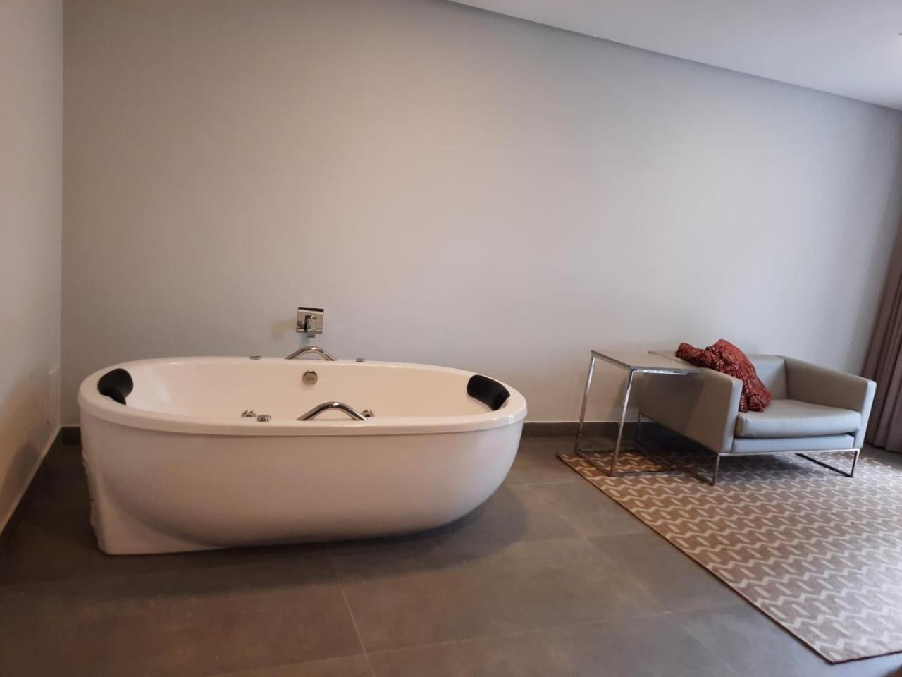 King Room with Spa Bath photo 2