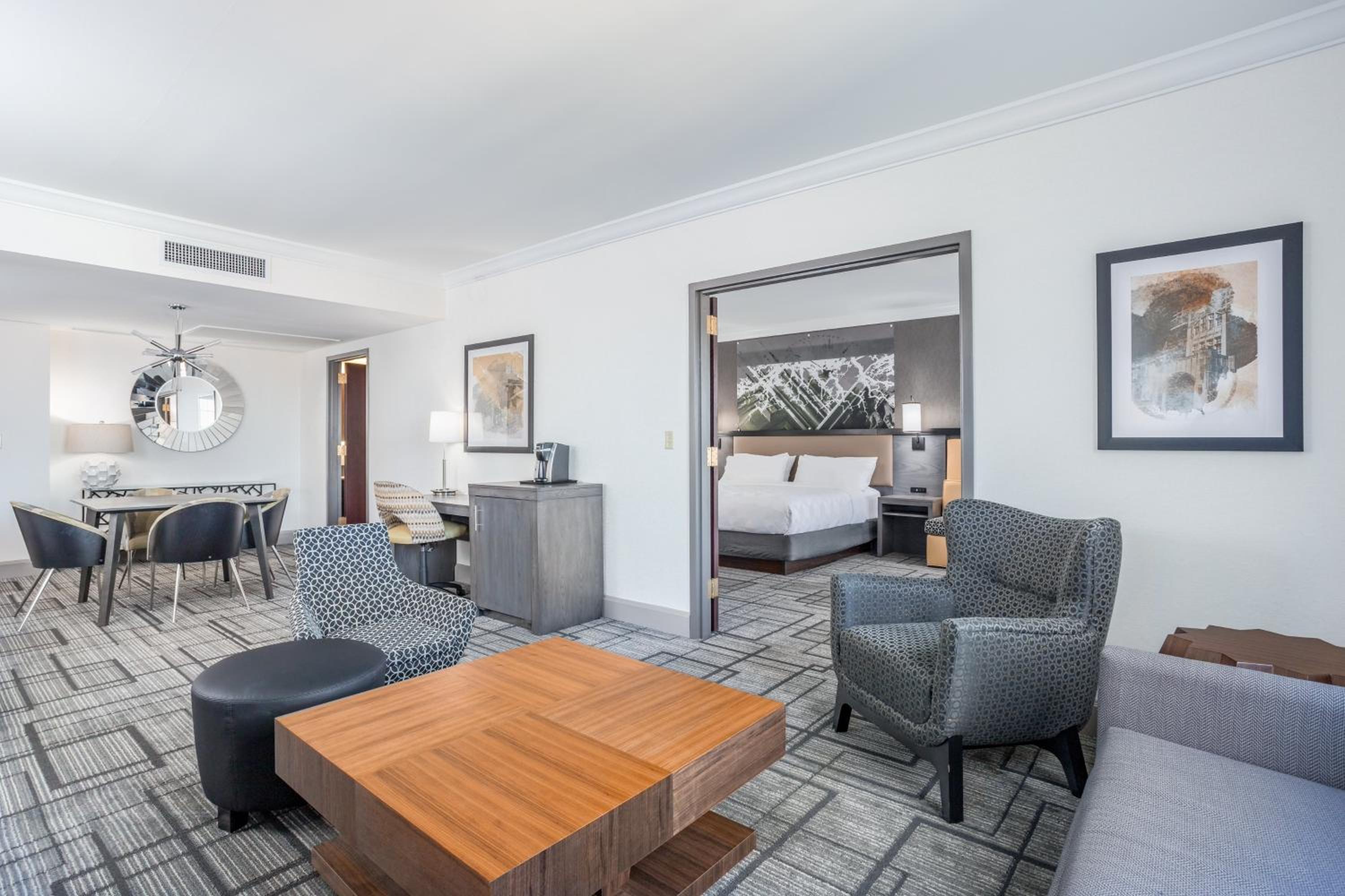One-Bedroom Suite with Balcony - Photo 6