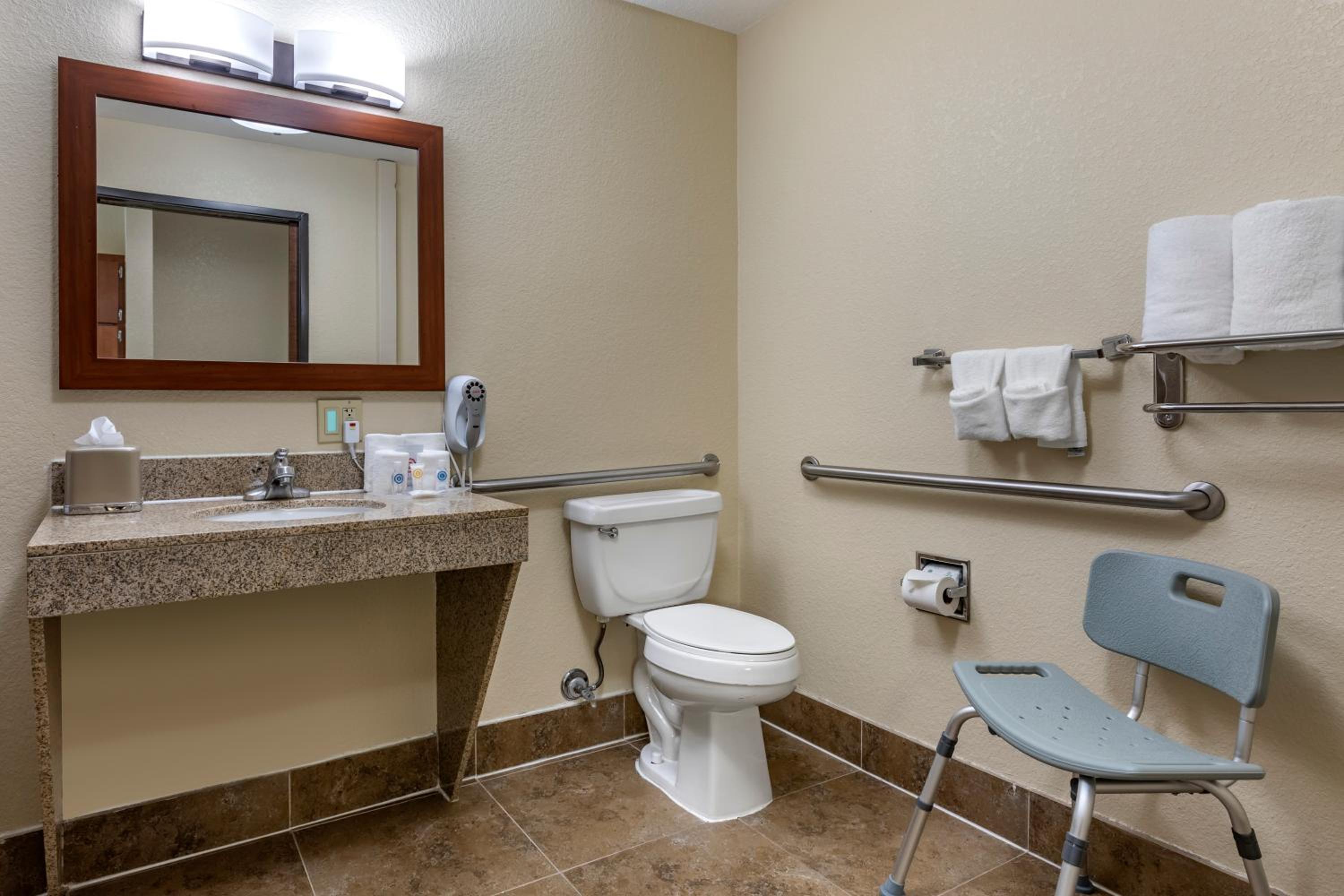 Suite with Two Queen Beds - Accessible/Non-Smoking - Photo 4