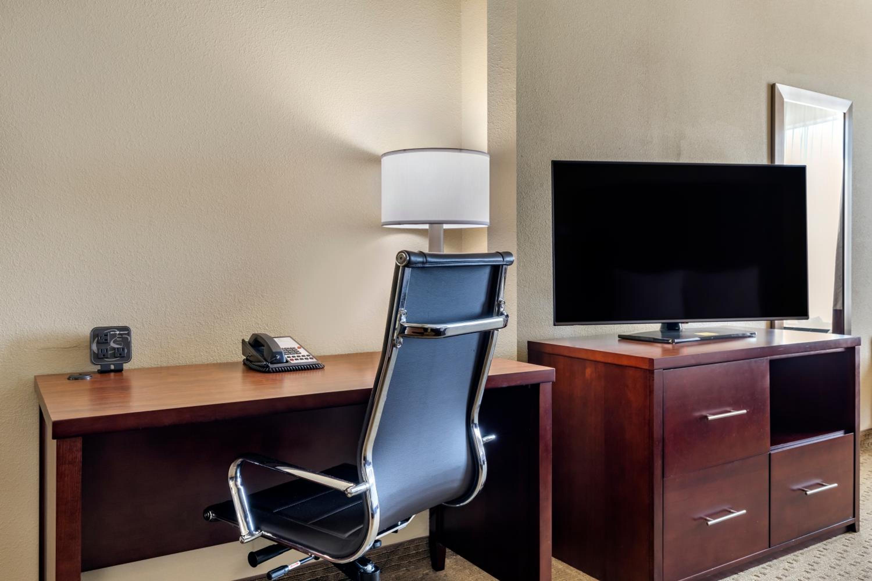 Suite with Two Queen Beds - Accessible/Non-Smoking - Photo 1
