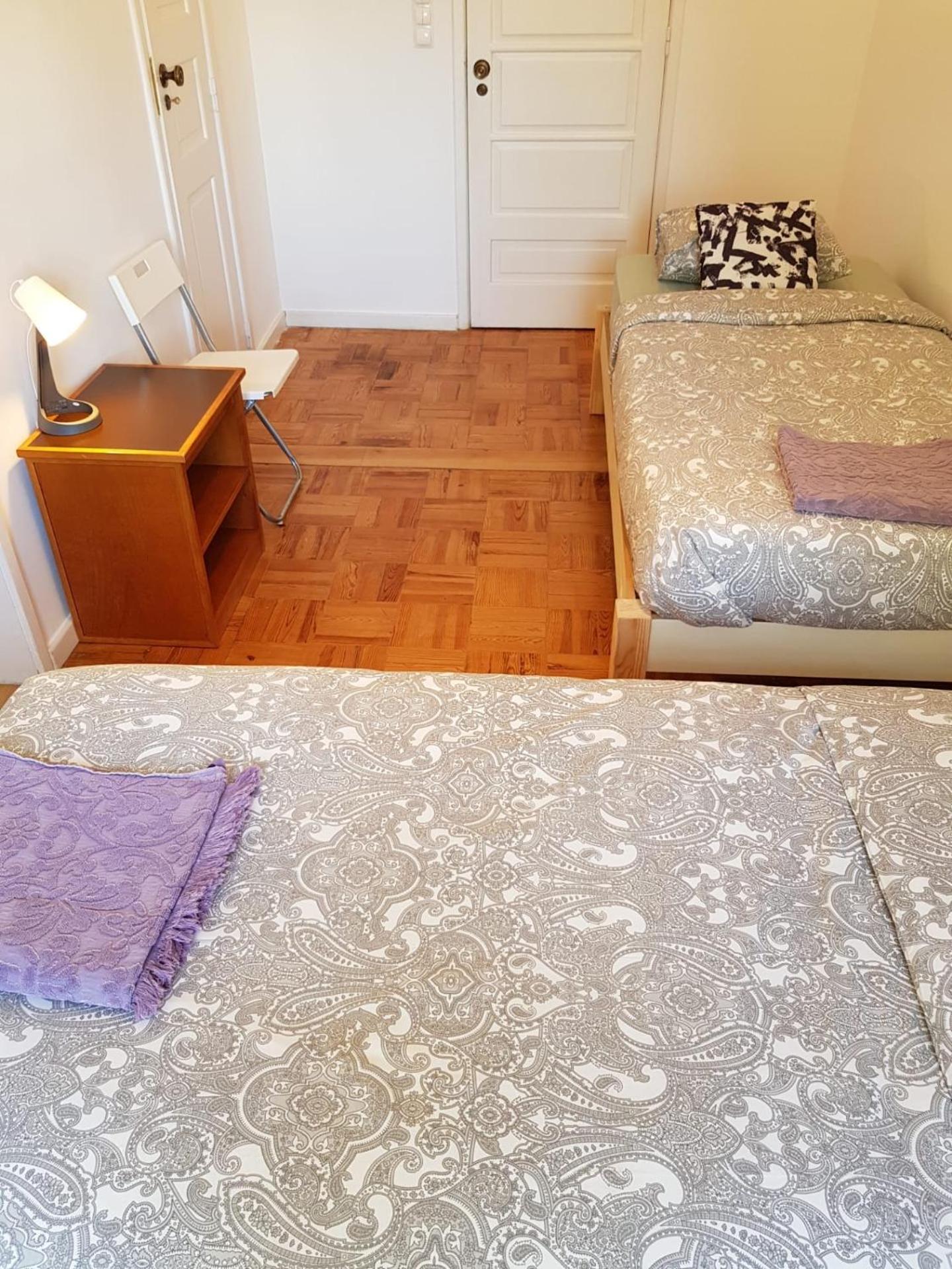 Twin Room with Private Bathroom - Photo 38