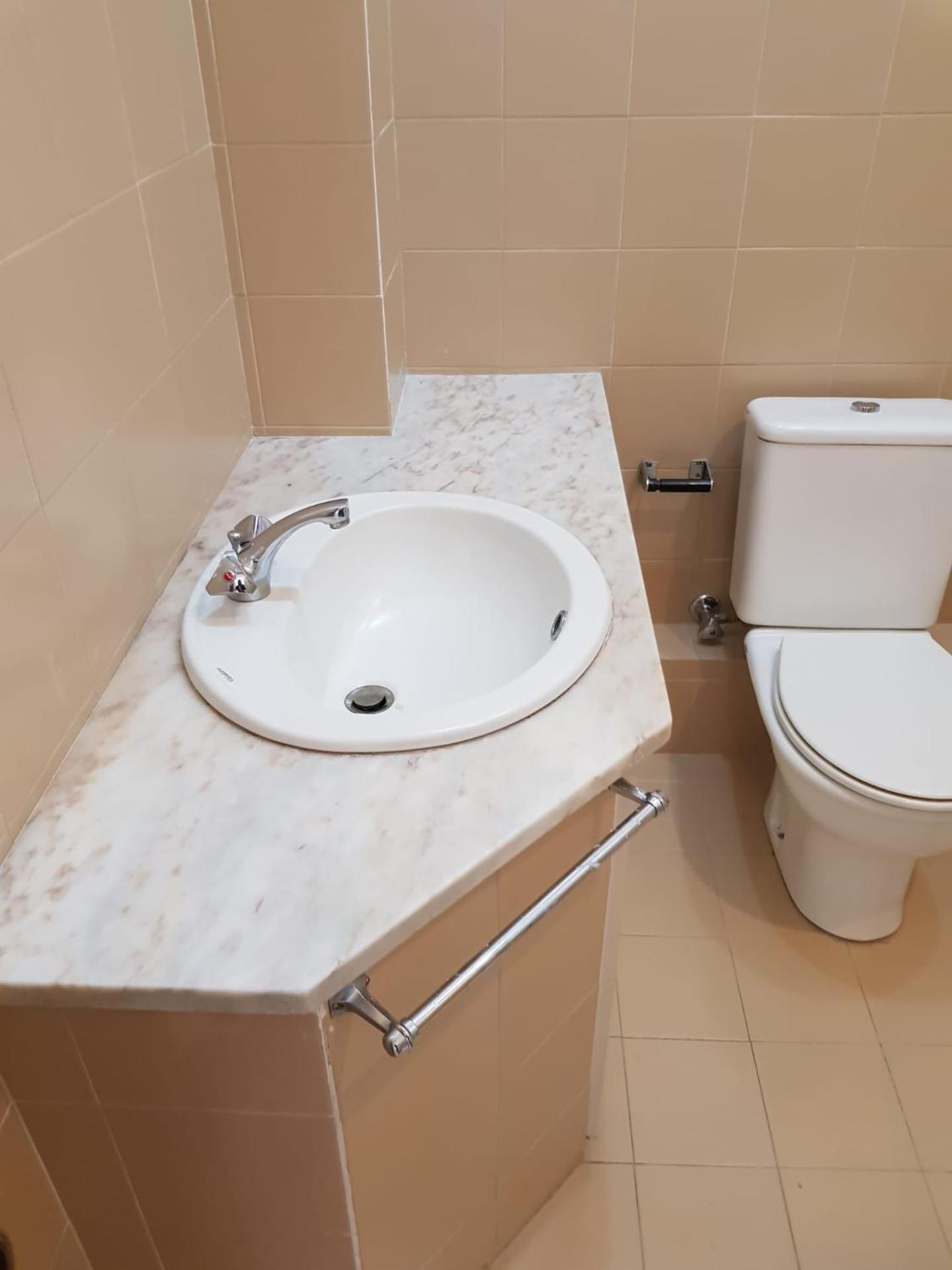Twin Room with Private Bathroom - Photo 12