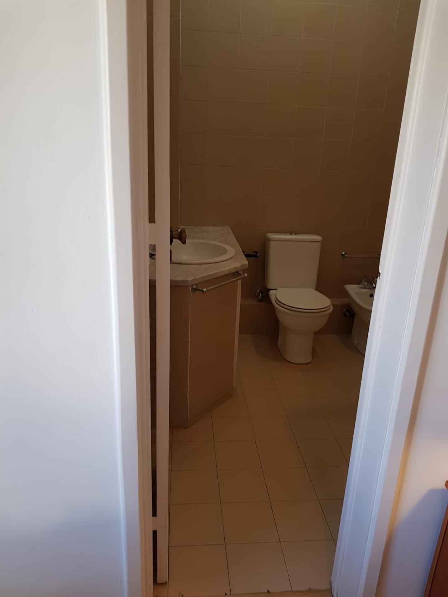 Twin Room with Private Bathroom - Photo 3