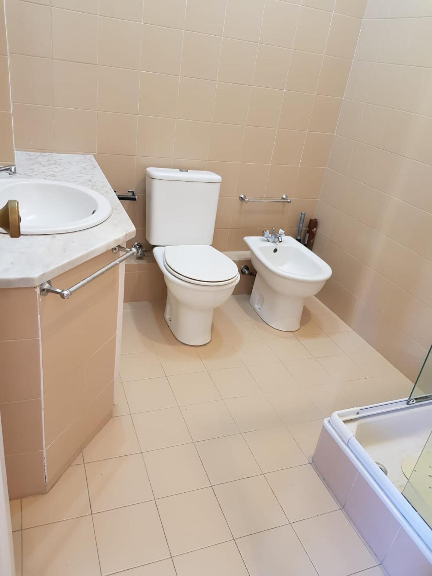Twin Room with Private Bathroom - Photo 2