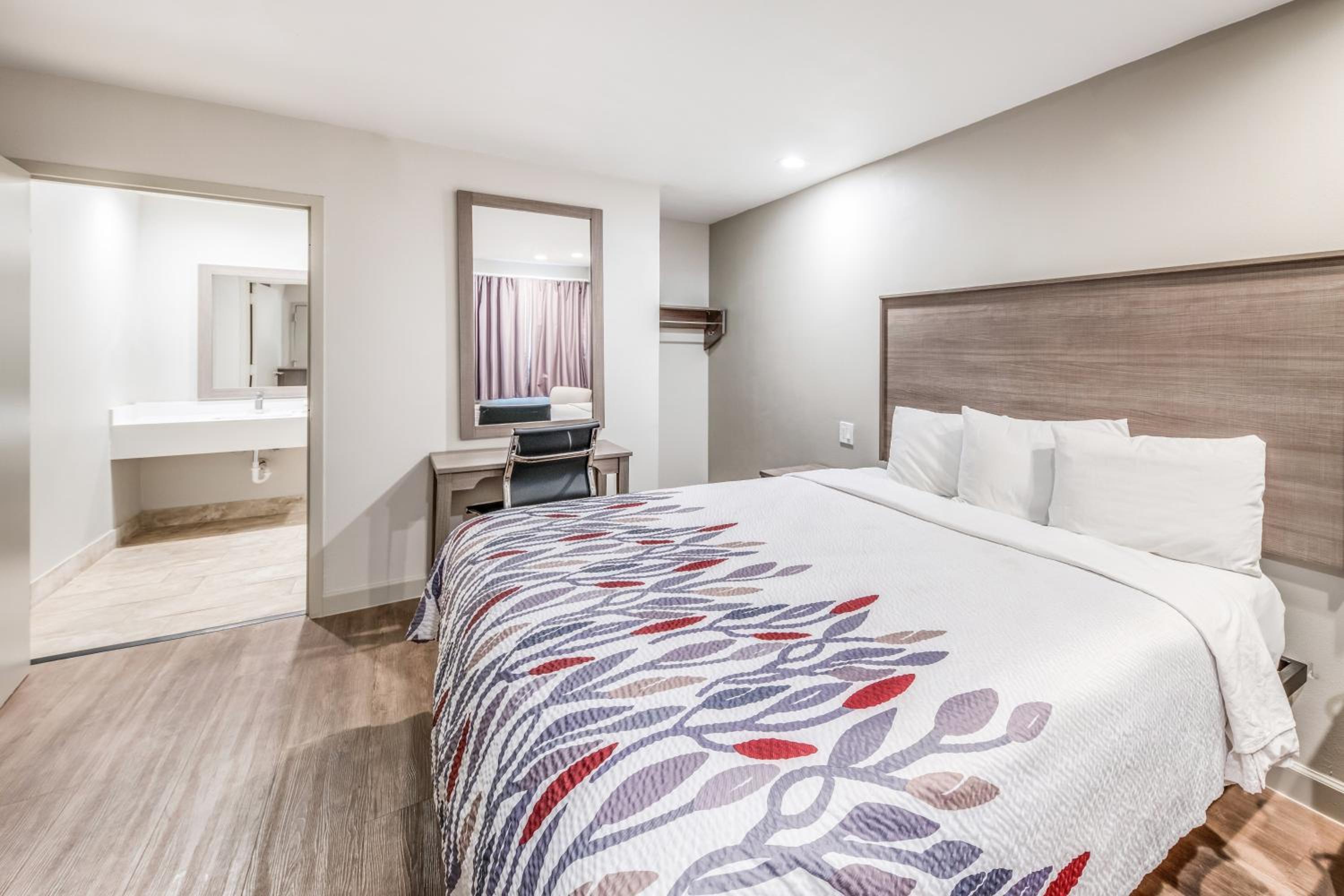 Deluxe King Room - Disability Access / Non-Smoking - Photo 2