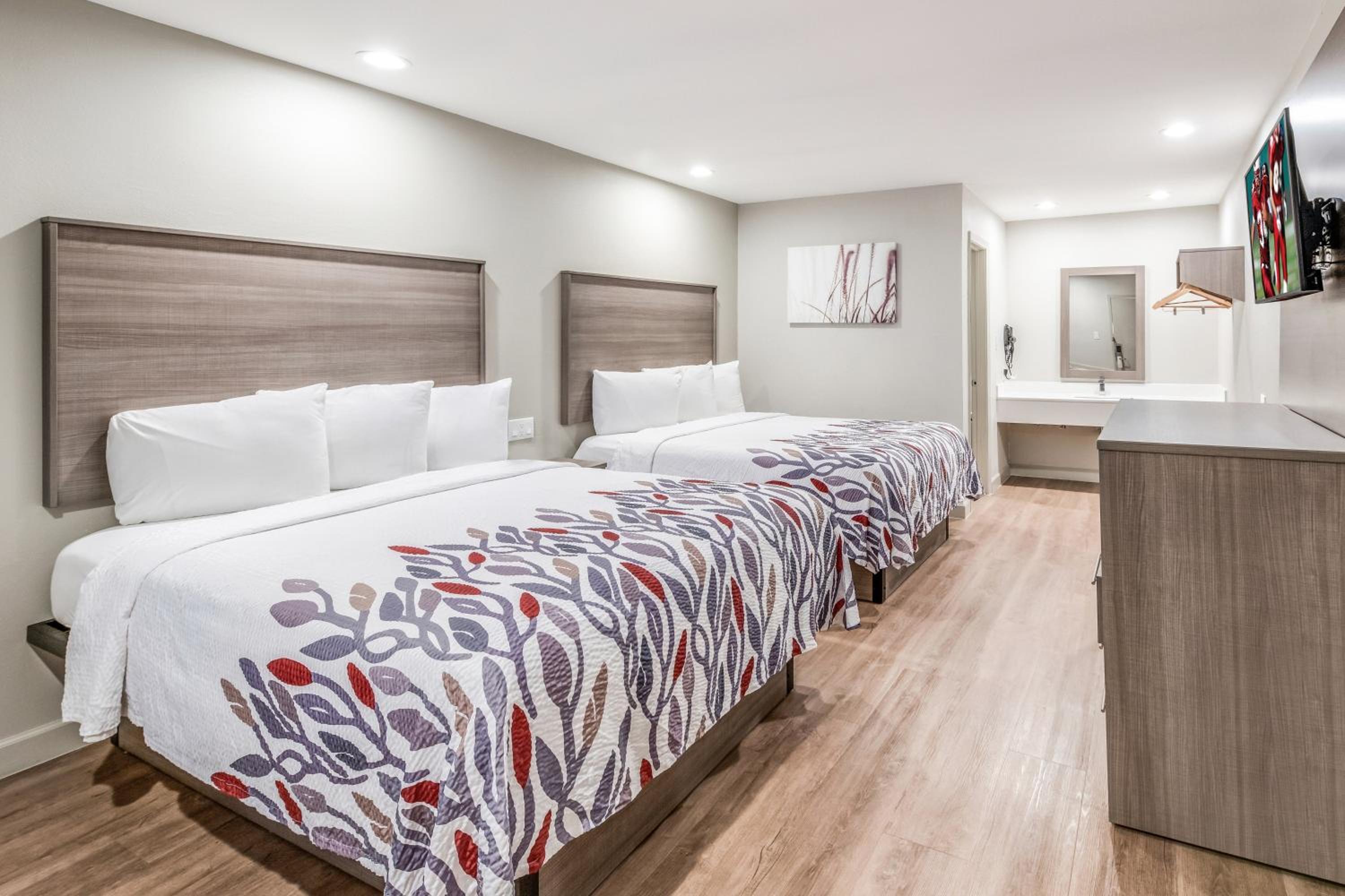 Deluxe Queen Room with Two Queen Beds - Non-Smoking - Photo 1