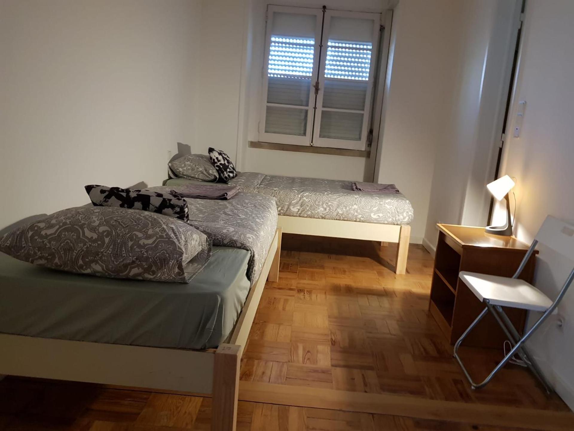 Twin Room with Private Bathroom - Photo 30