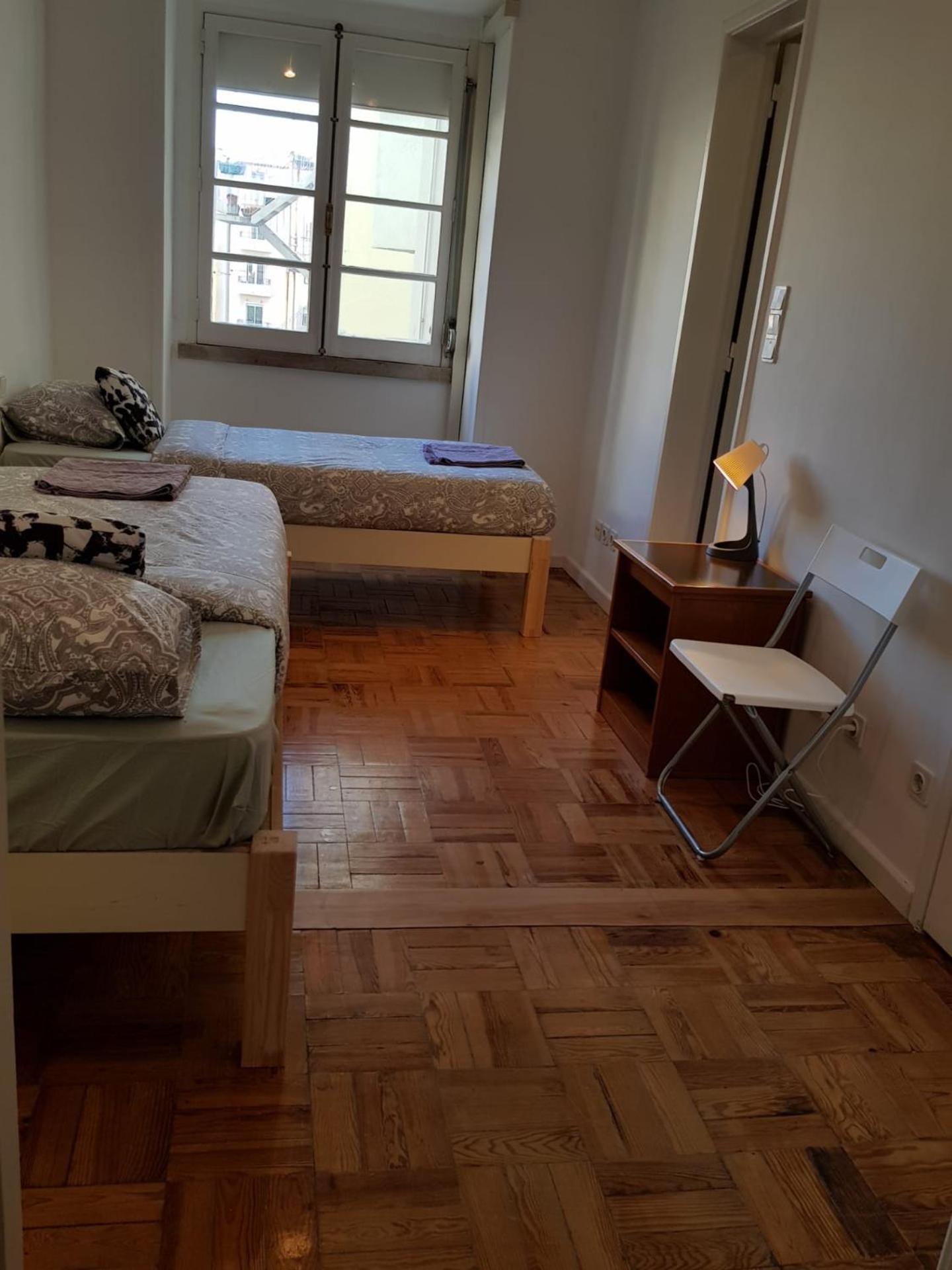 Twin Room with Private Bathroom - Photo 29
