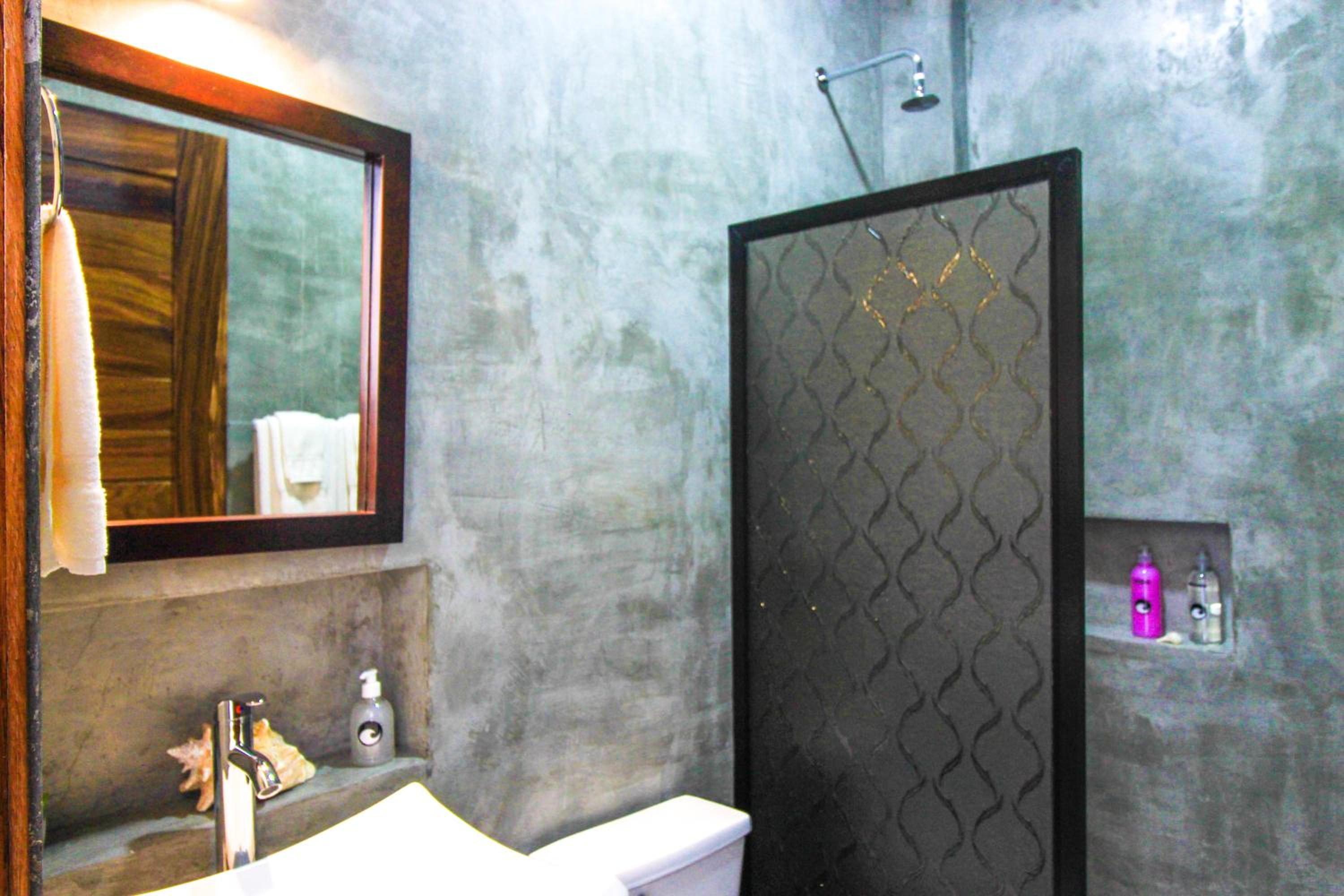 Double Room with Balcony - Photo 4