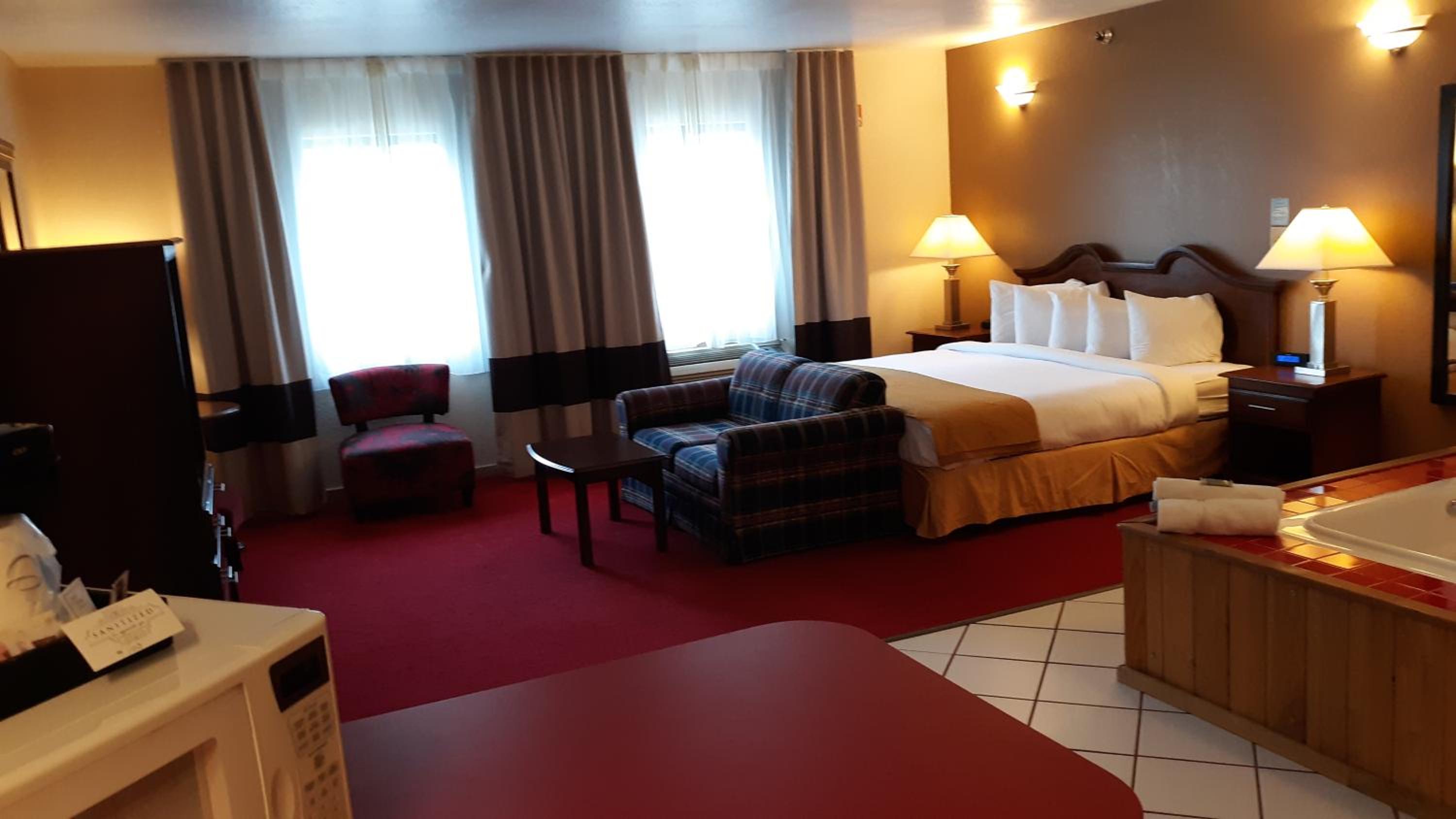 Deluxe King Suite photo 1