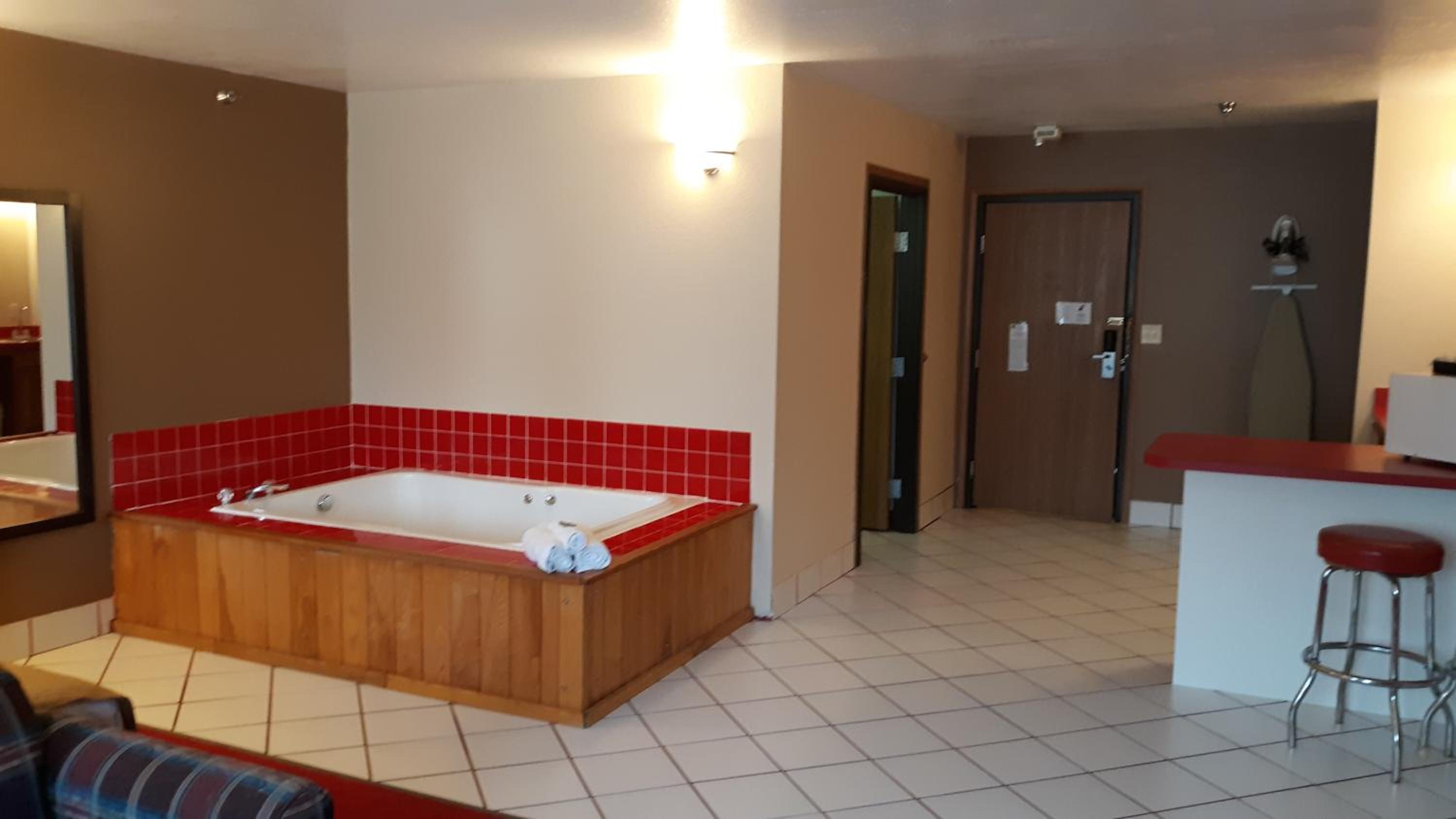 Deluxe King Suite photo 3