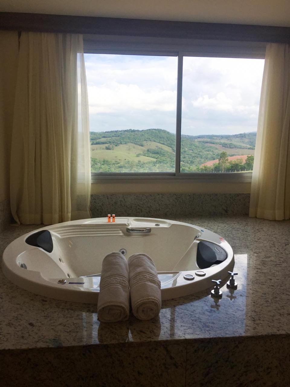 Deluxe Suite with Spa Bath photo 2