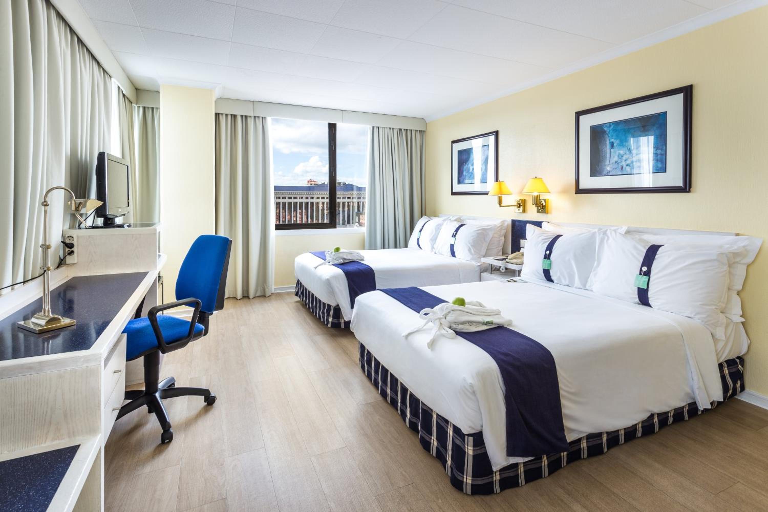 Standard Double Room with Two Double Beds and City View - Photo 6