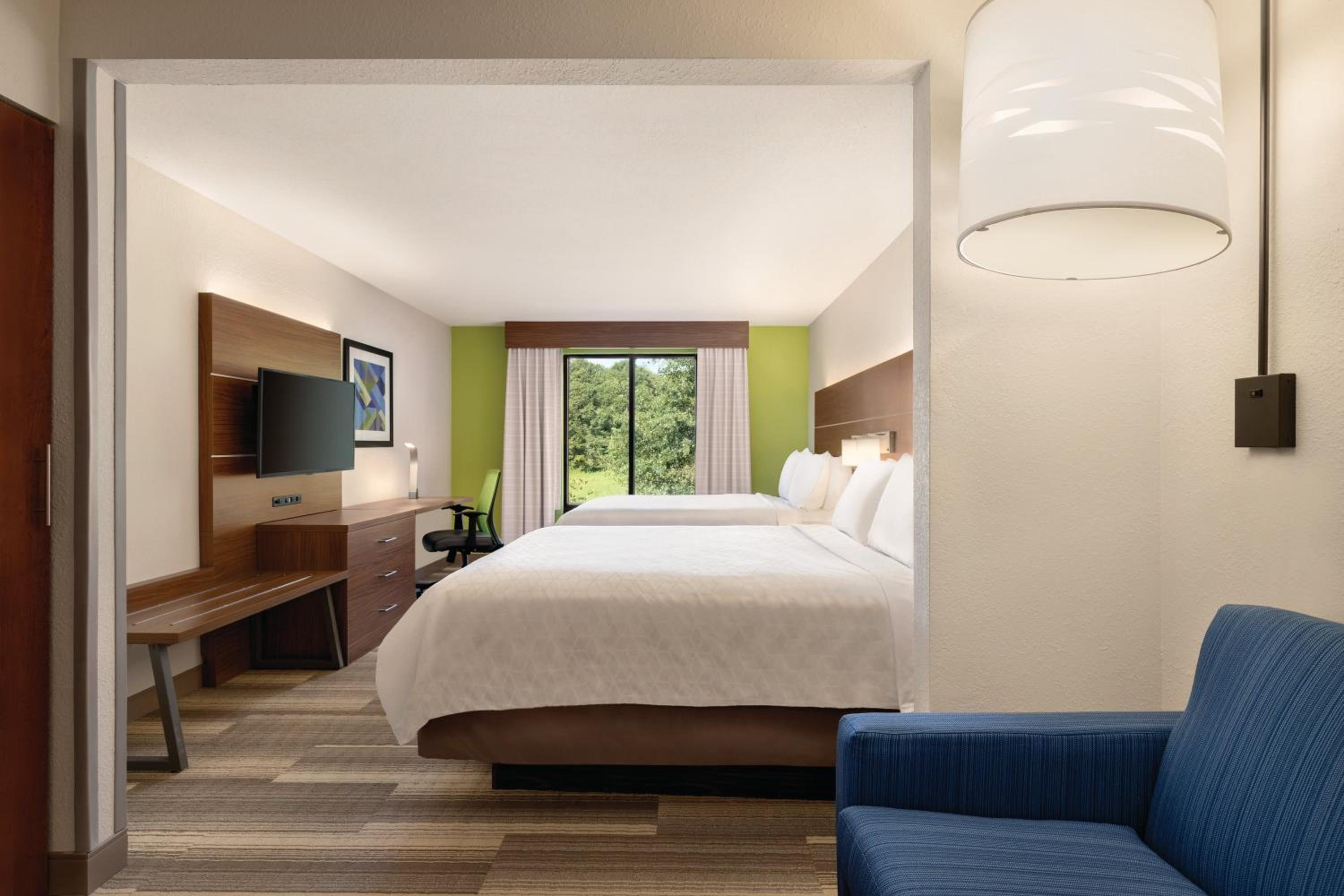 Queen Suite with Two Queen Beds and Additional Living Area - Photo 3