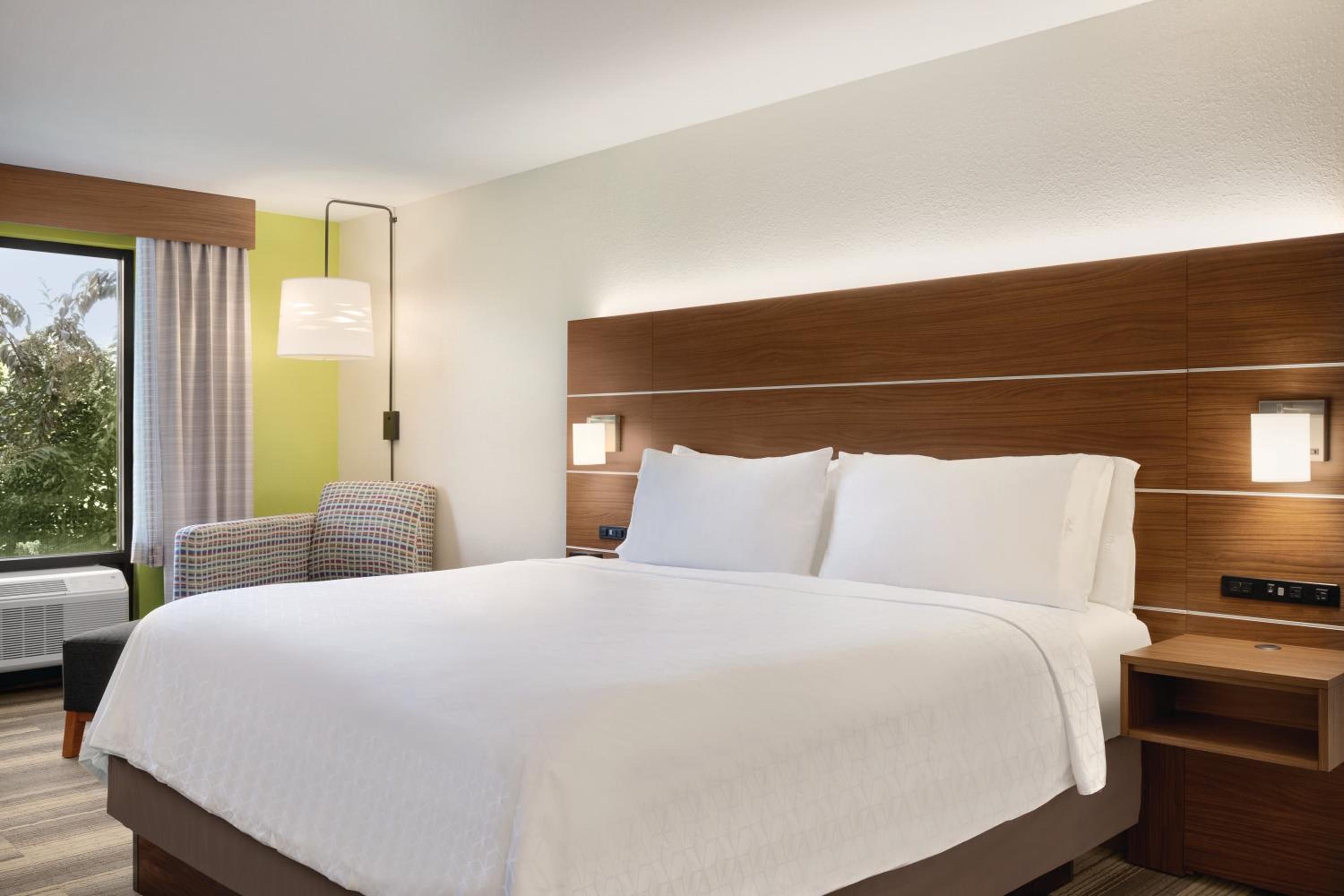 Standard King Room - Photo 3