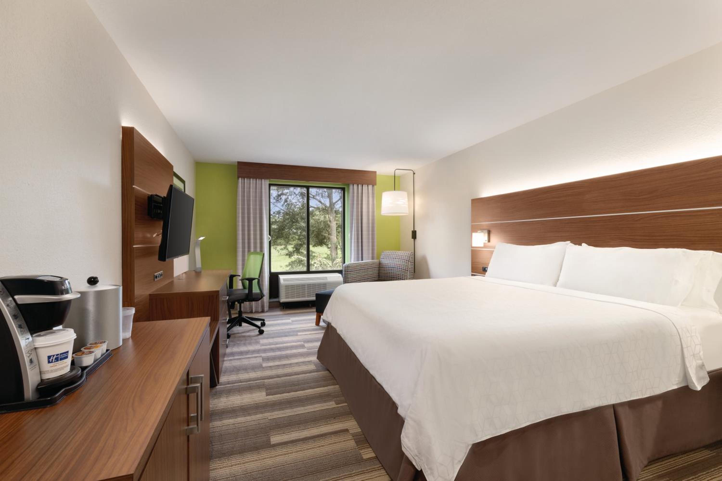 Standard King Room - Photo 4