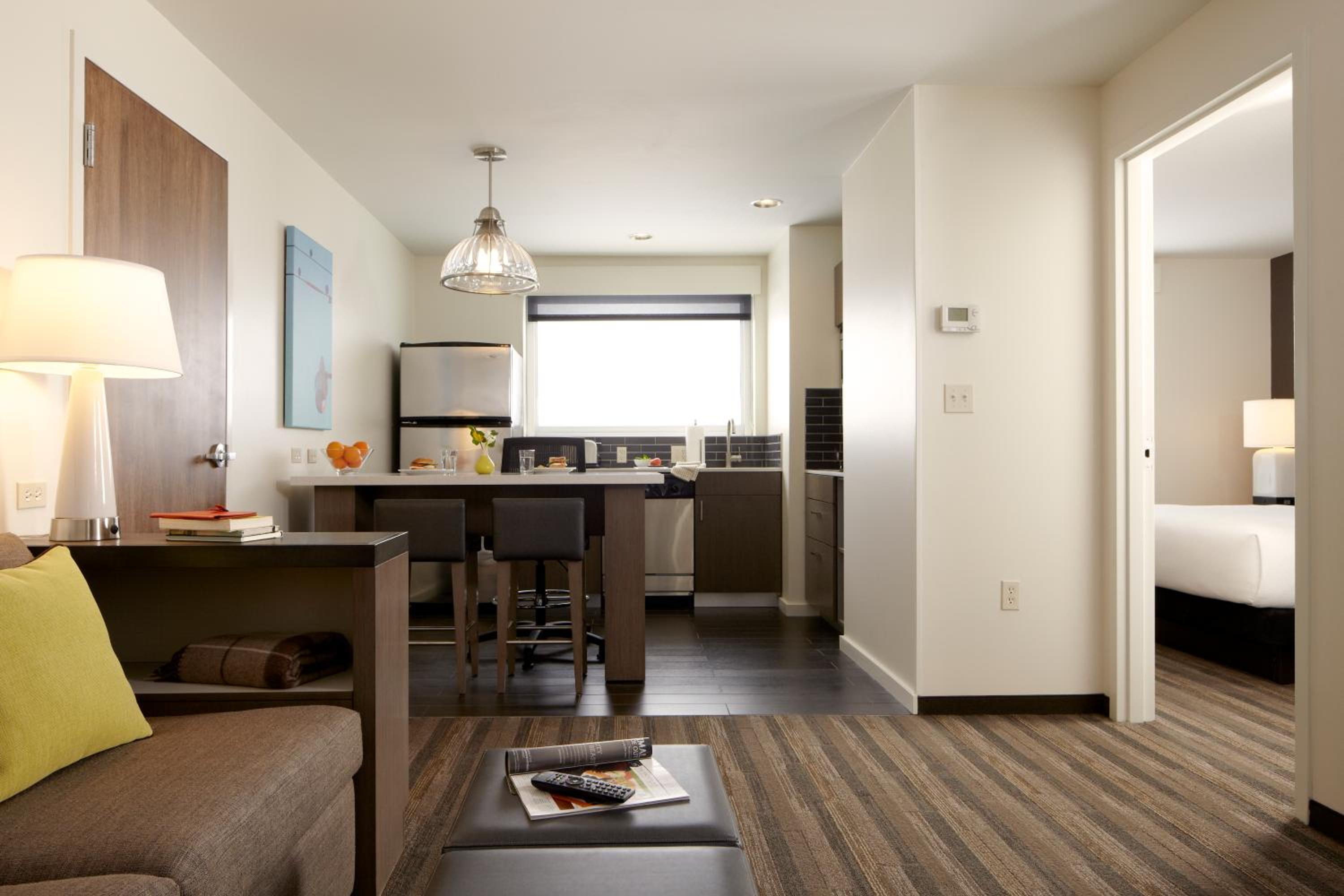 One-Bedroom King Suite with Sofa Bed, Kitchen and Tub - Disability Access