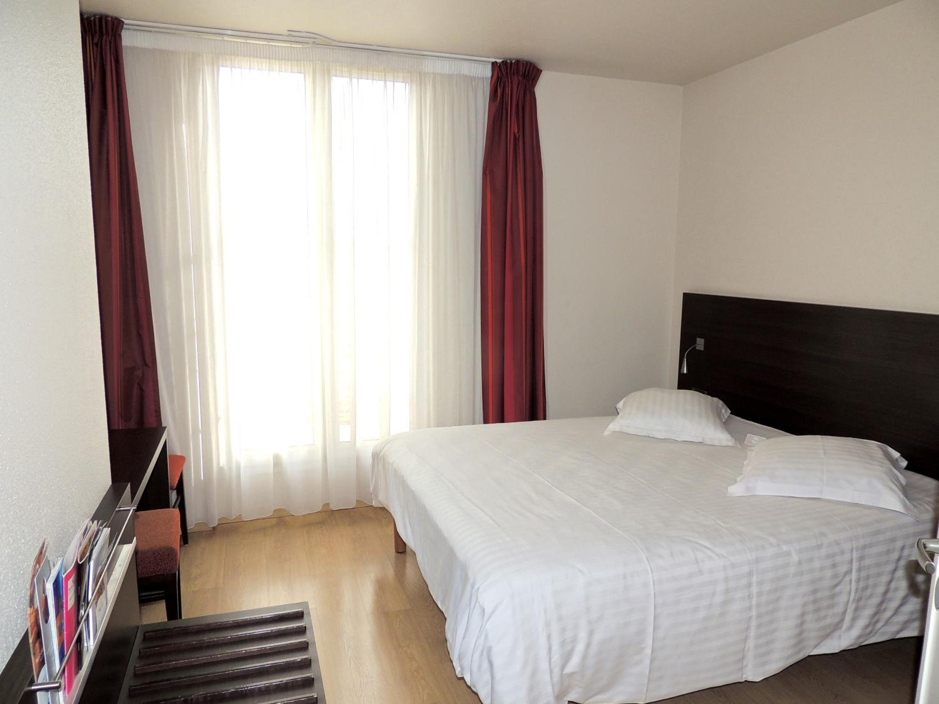Superior Double Room with Old Port Side View photo 1