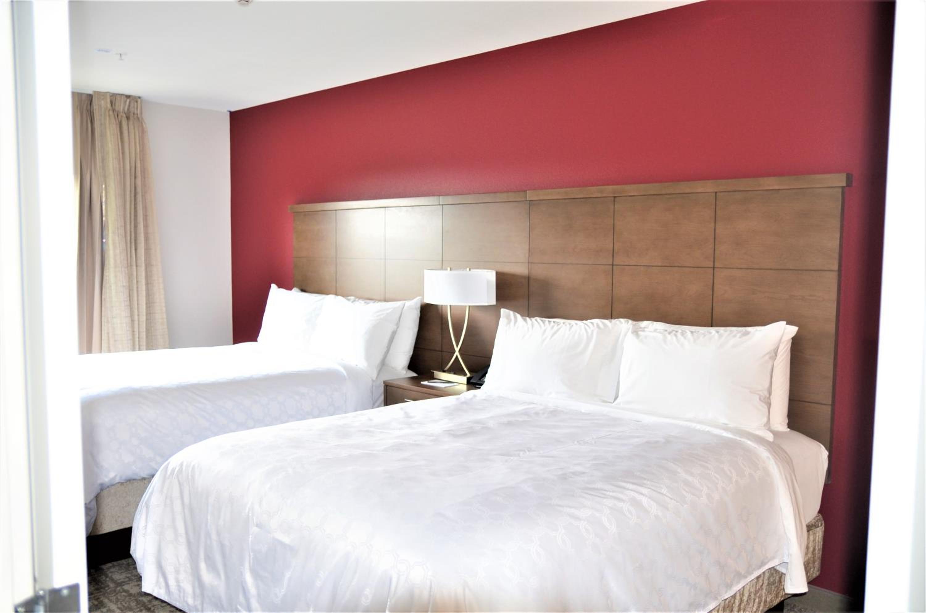 One-Bedroom Queen Suite - Photo 8