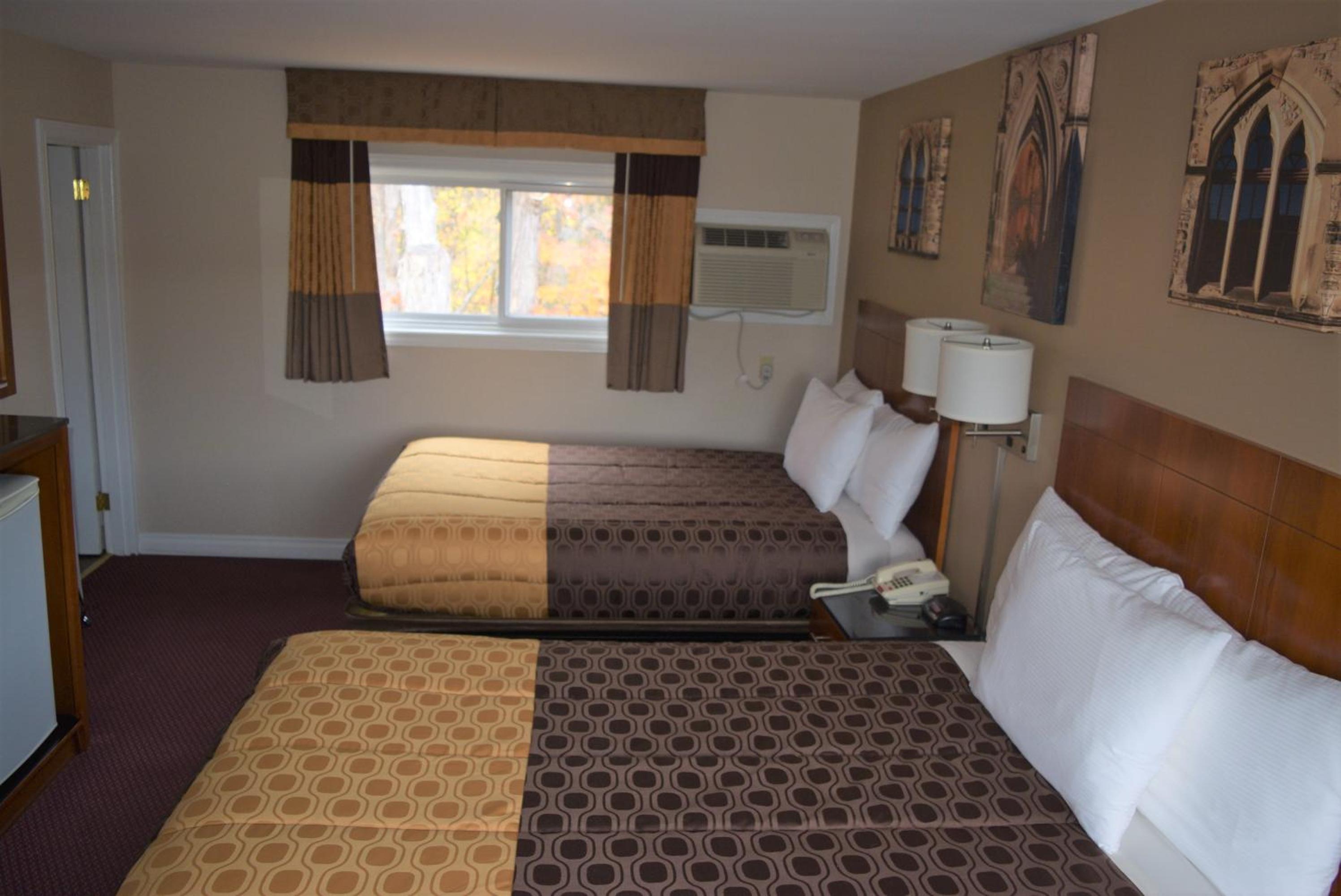 Standard Double Room with Two Double Beds - Photo 2