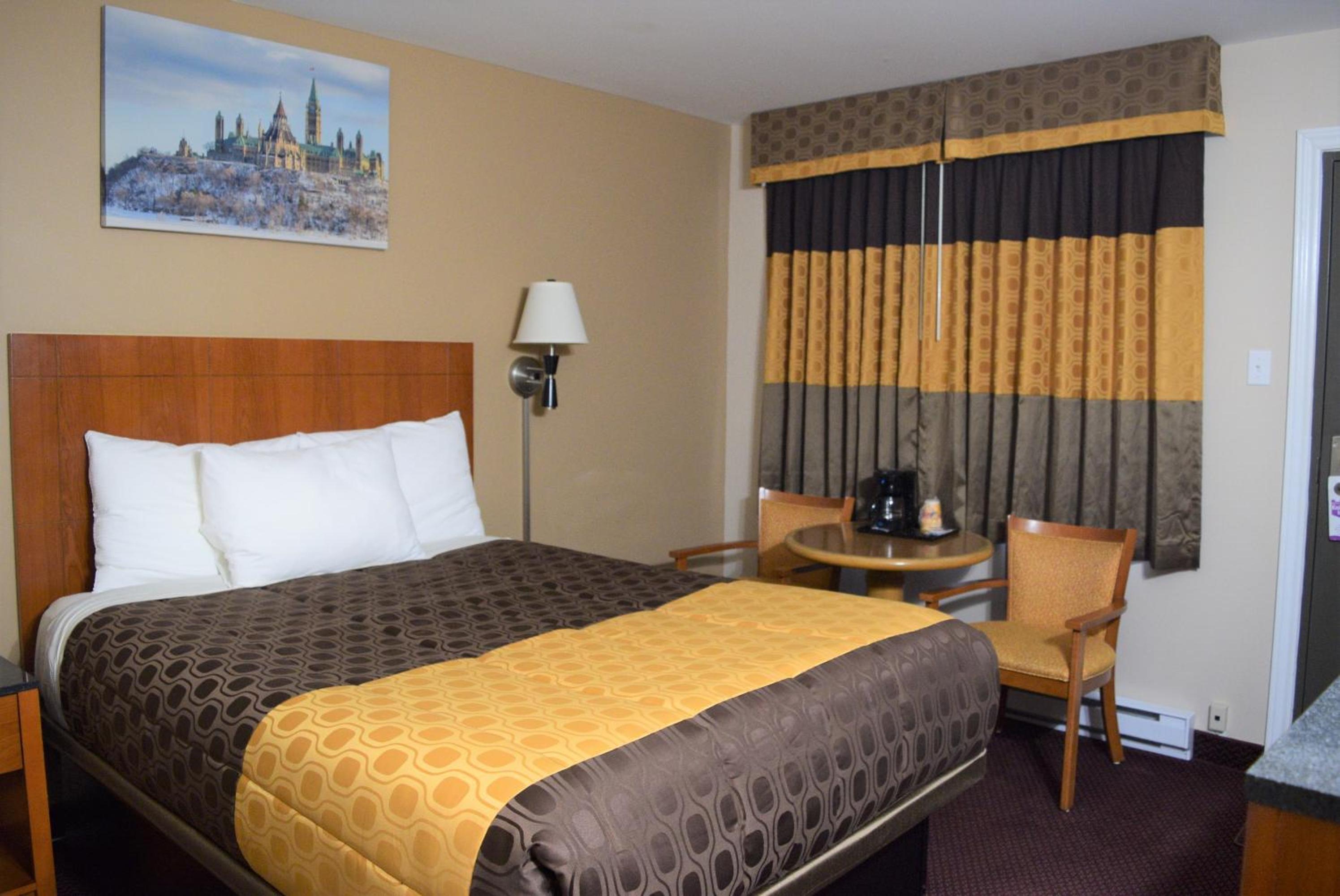 Queen Room - Non-Smoking - Photo 1