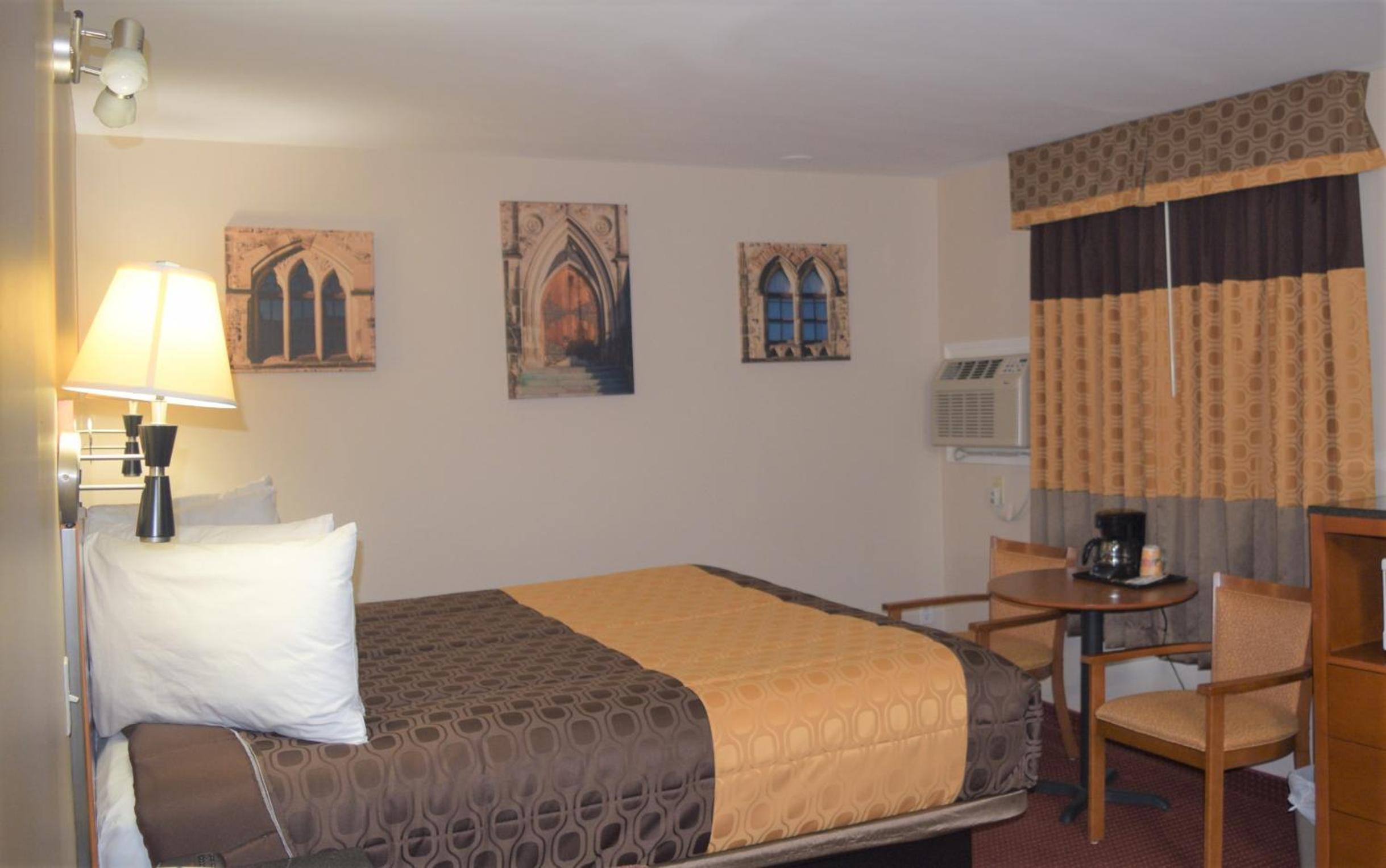 King Room - Non-Smoking - Photo 1