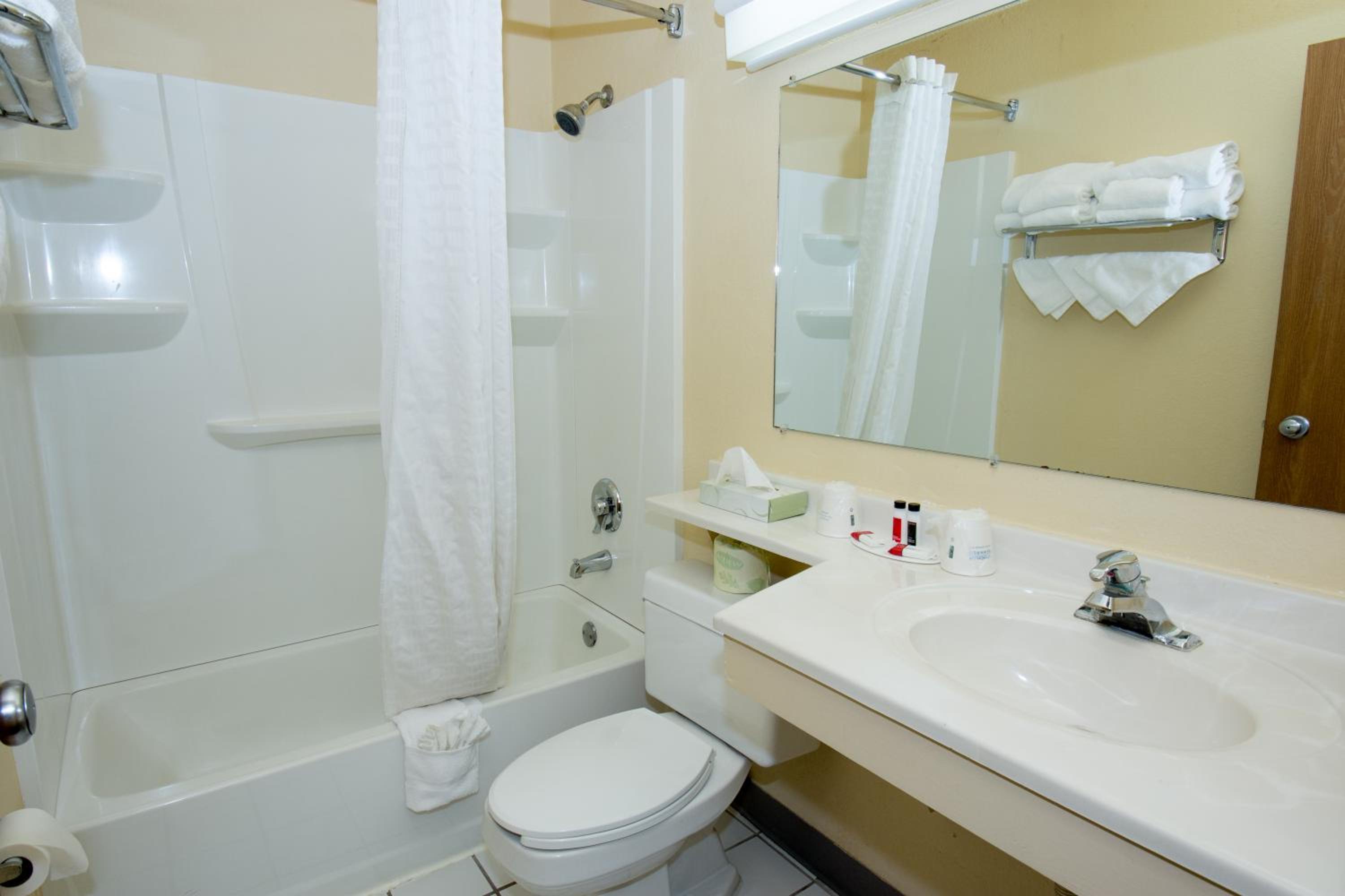 Deluxe Double Room with Two Double Beds - Non-Smoking - Photo 4