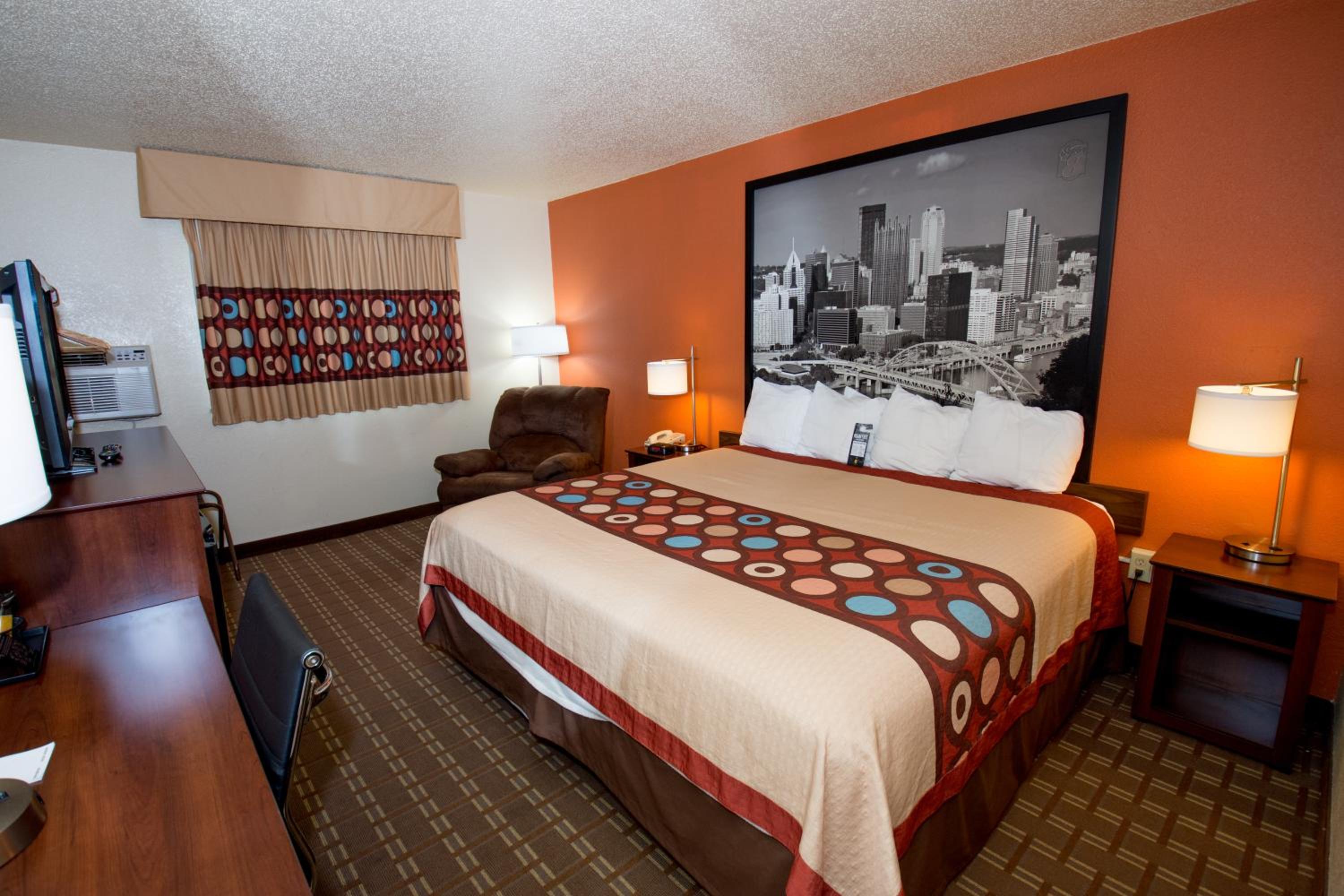 King Room - Non-Smoking - Photo 3