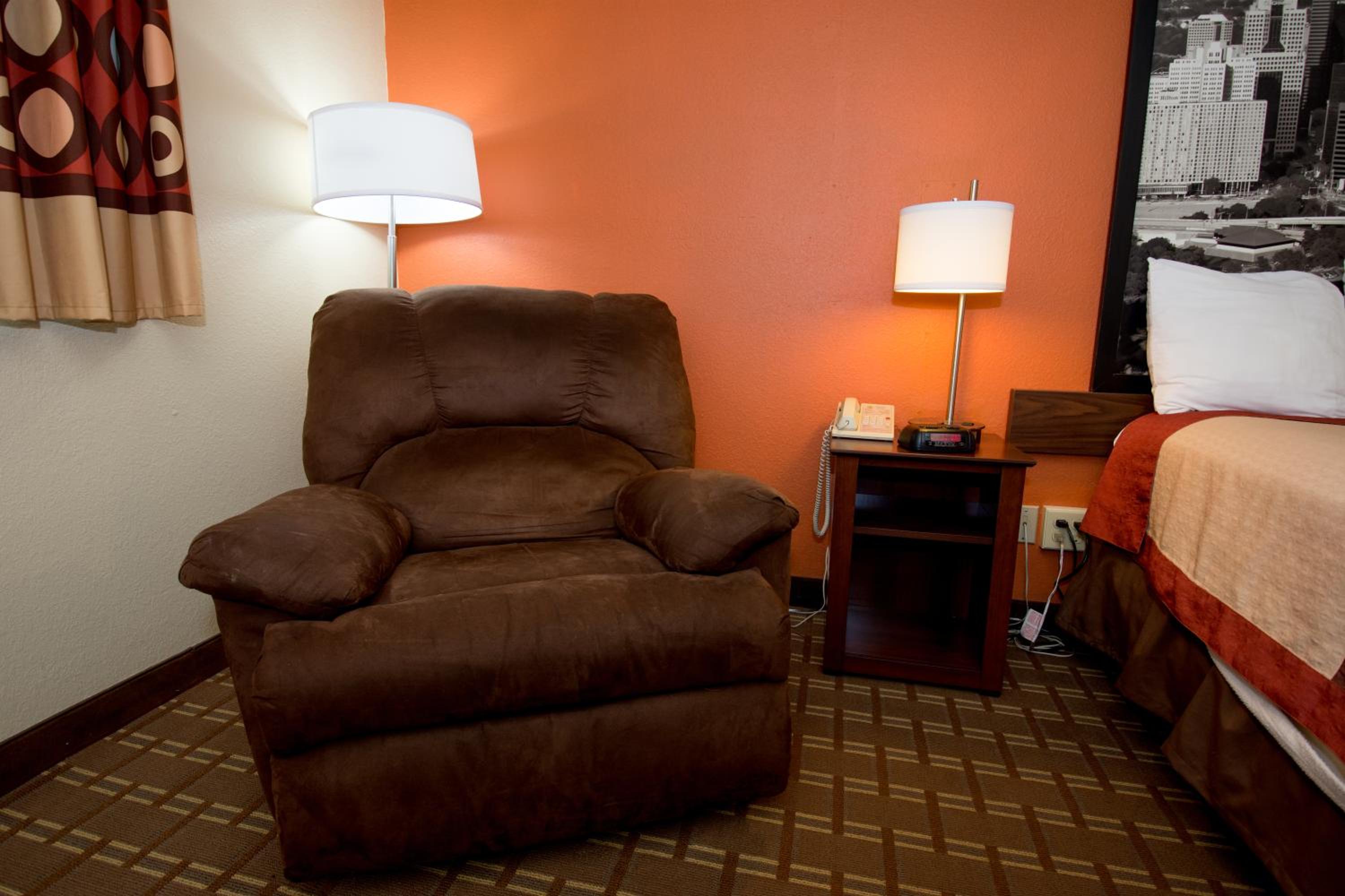 King Room - Non-Smoking - Photo 2