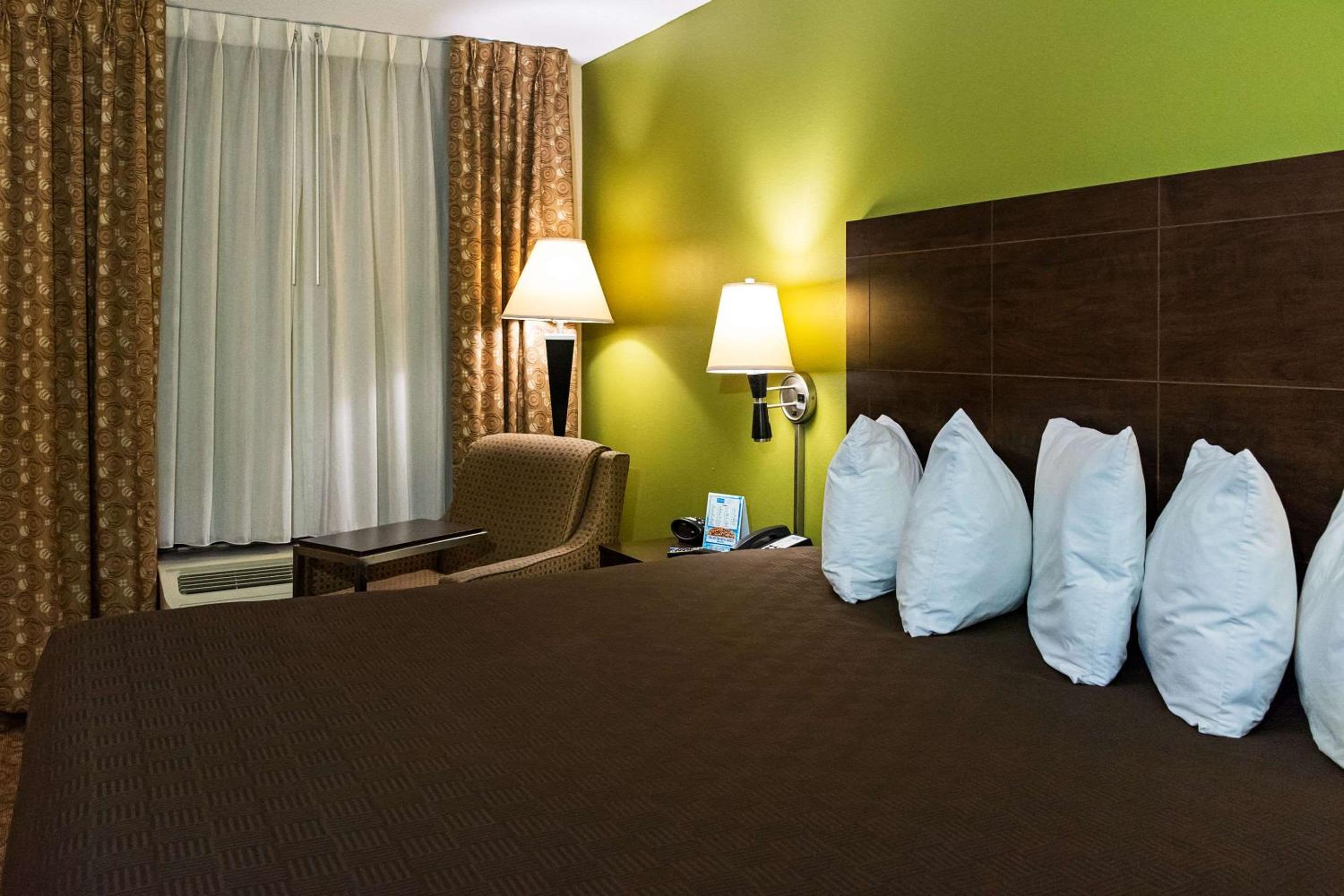 King Room - Non Smoking photo 2