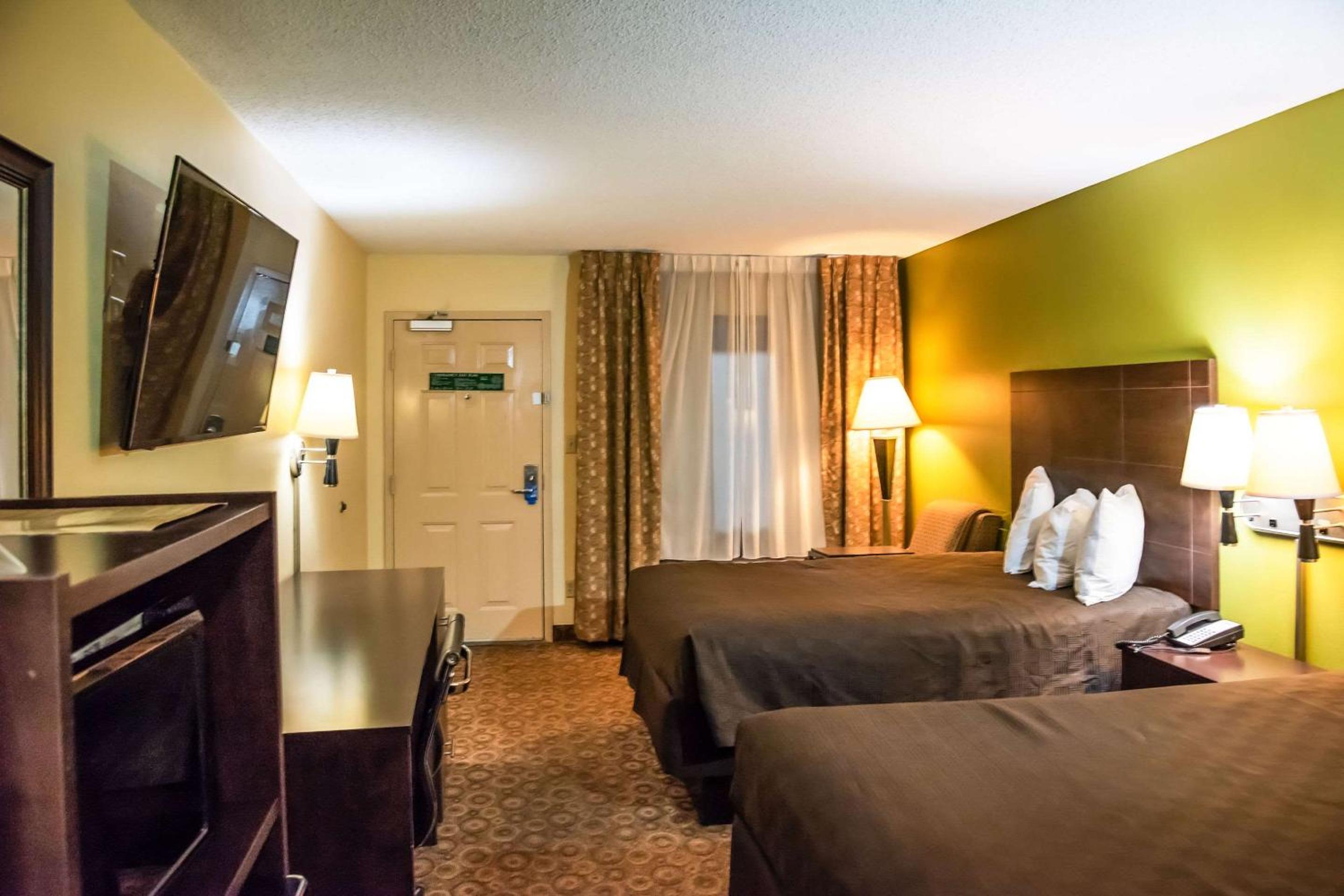 Double Room With Two Double Beds - Smoking photo 3