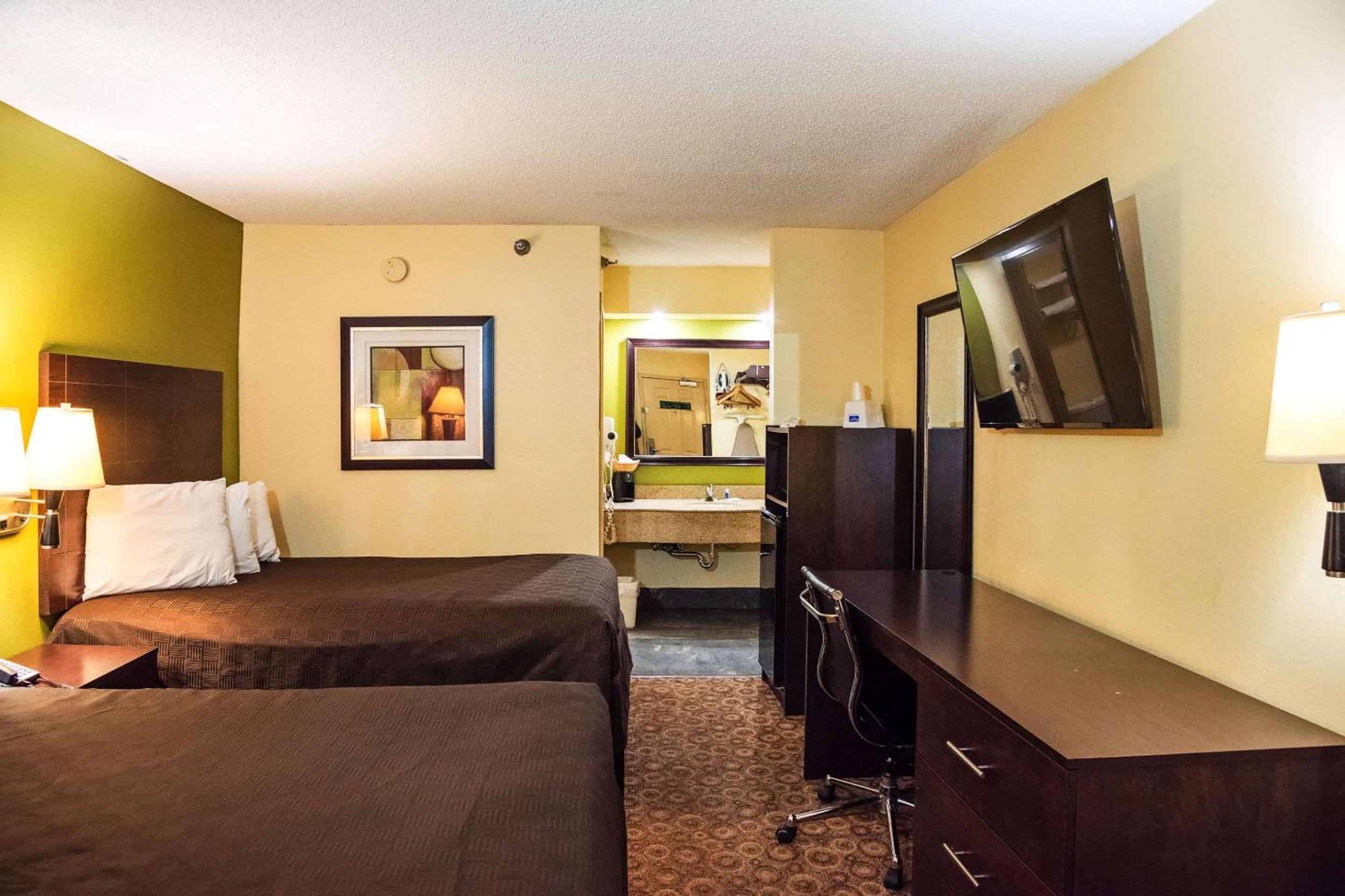 Double Room With Two Double Beds - Smoking photo 3