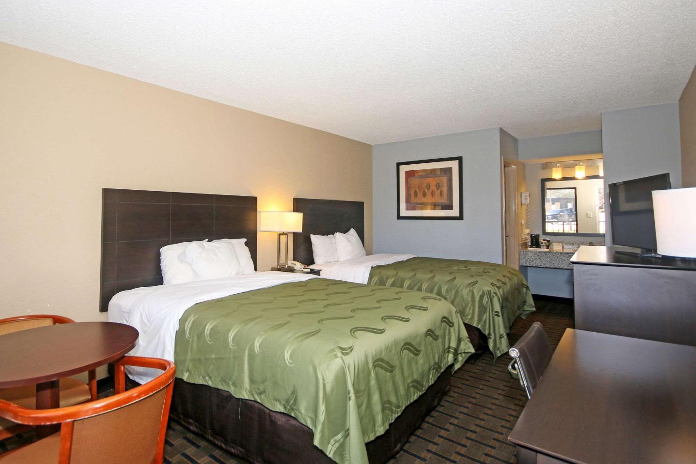 Double Room With Two Double Beds - Smoking photo 1