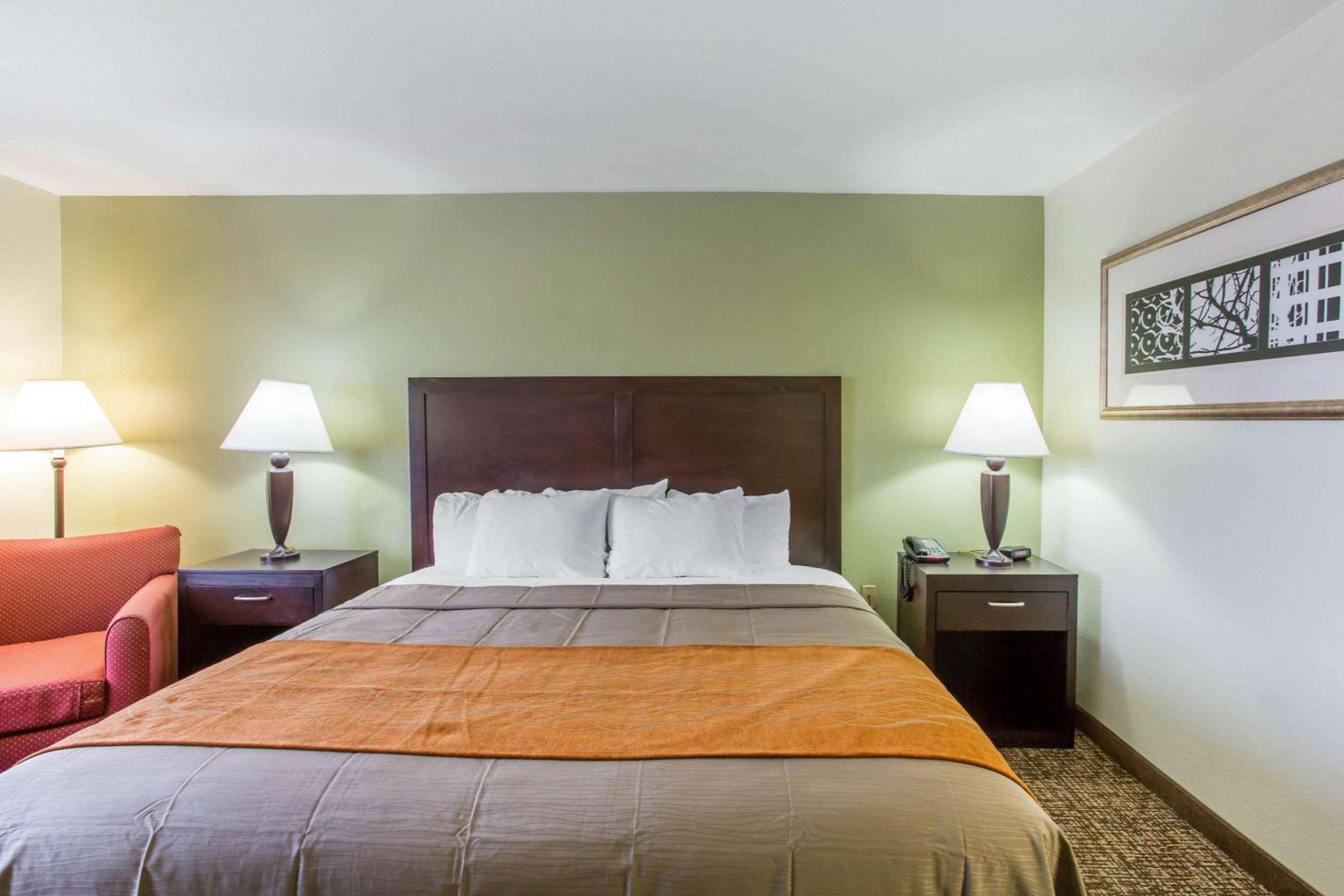 King Room - Non-Smoking - Photo 4