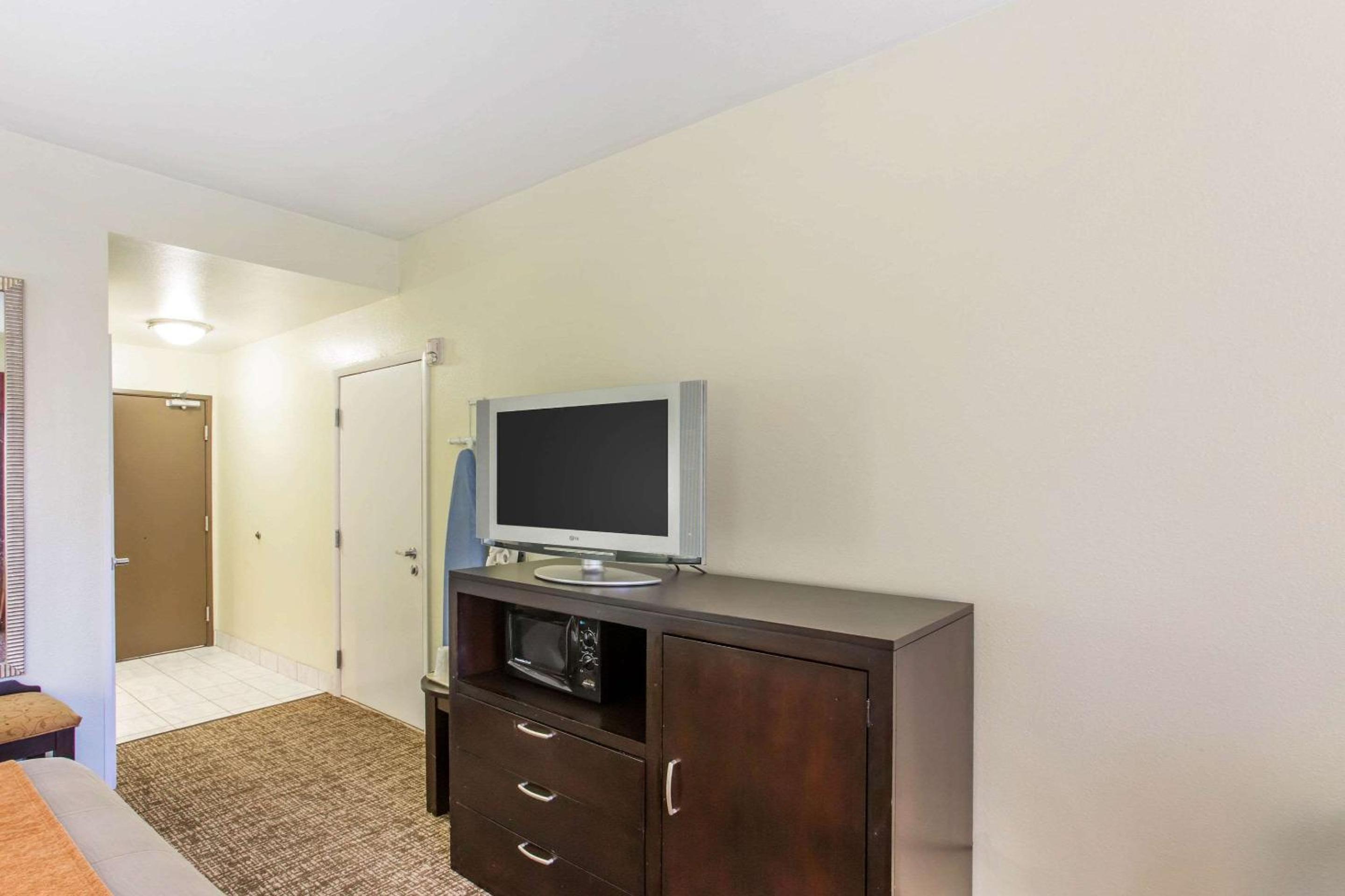 King Room - Disability Access/Non-Smoking - Photo 2